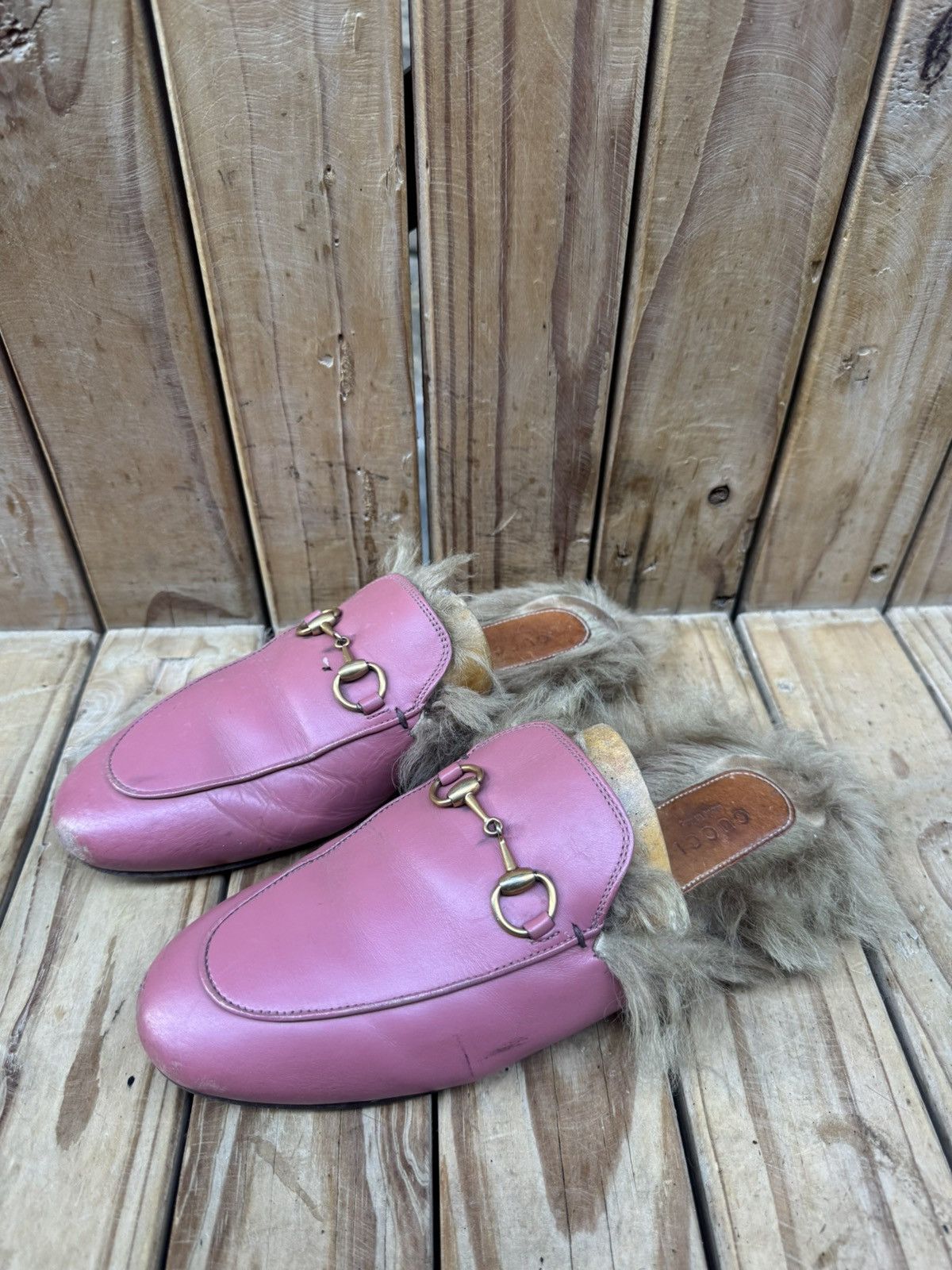 Gucci Gucci shearling Fur pink women’s Mules sz EUR 36.5 US 6.5 Size US 6.5 / IT 36.5 - 21 Thumbnail