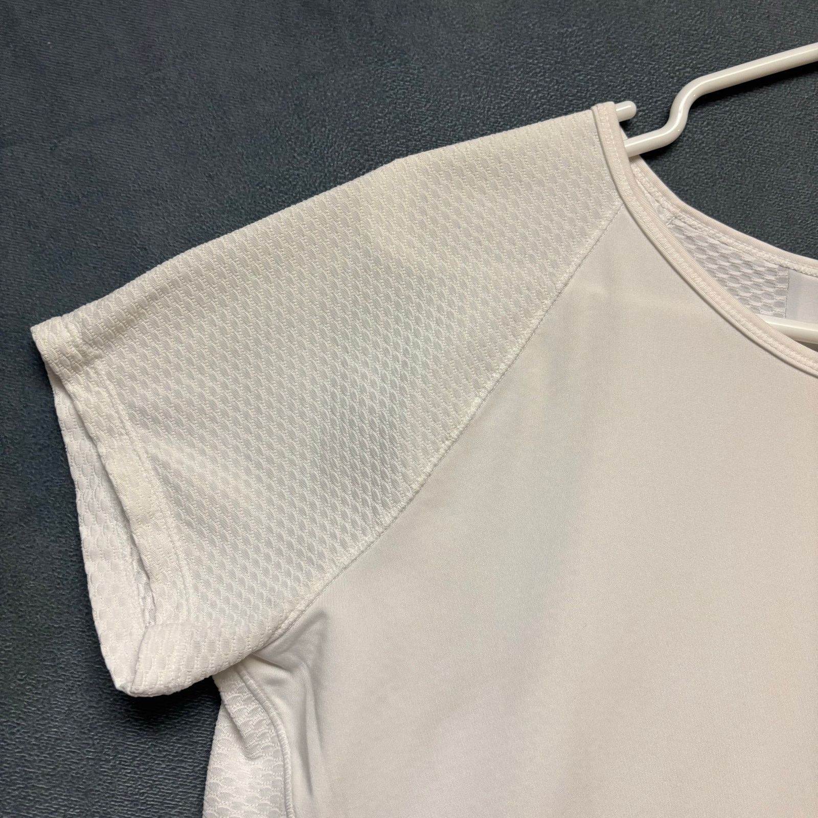 Athleta Athleta White Performance Mesh Running Top Short Sleeve Med Size M / US 6-8 / IT 42-44 - 4 Thumbnail