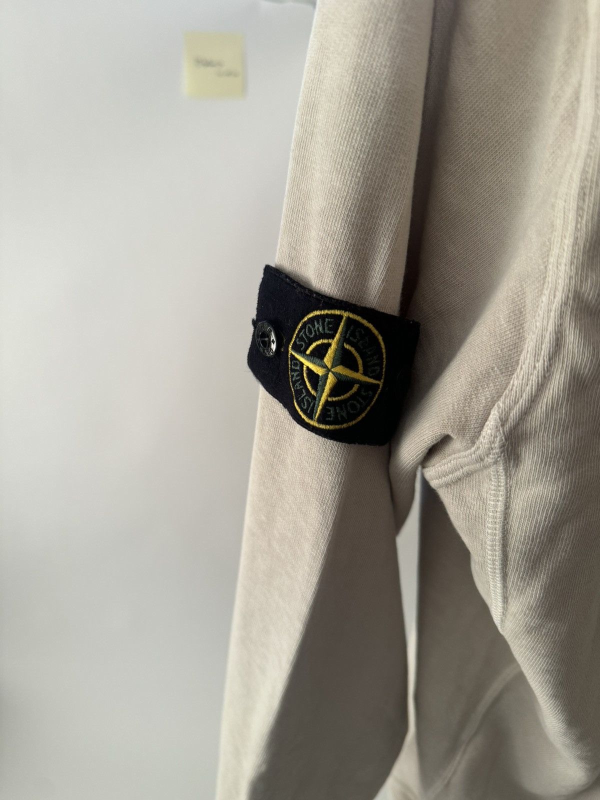 Stone Island Stone Island Beige Shoulder Logo Patch Sweatshirt Size L Size US L / EU 52-54 / 3 - 3 Thumbnail