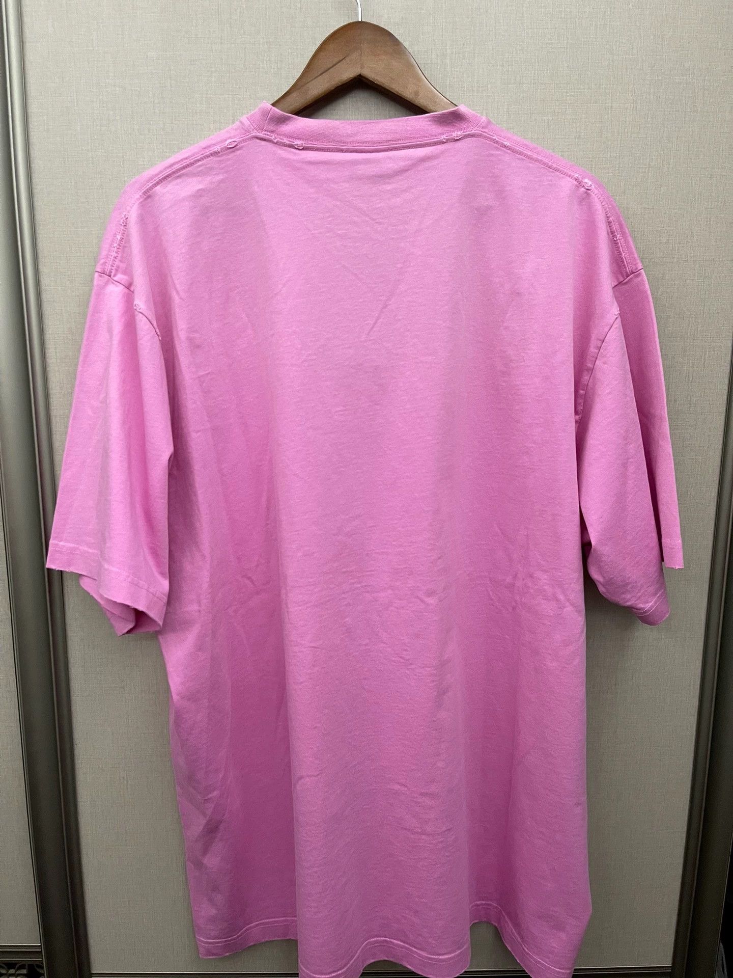 Balenciaga Balenciaga 22fw distressed pink cracked logo Tee S Size US S / EU 44-46 / 1 - 2 Thumbnail