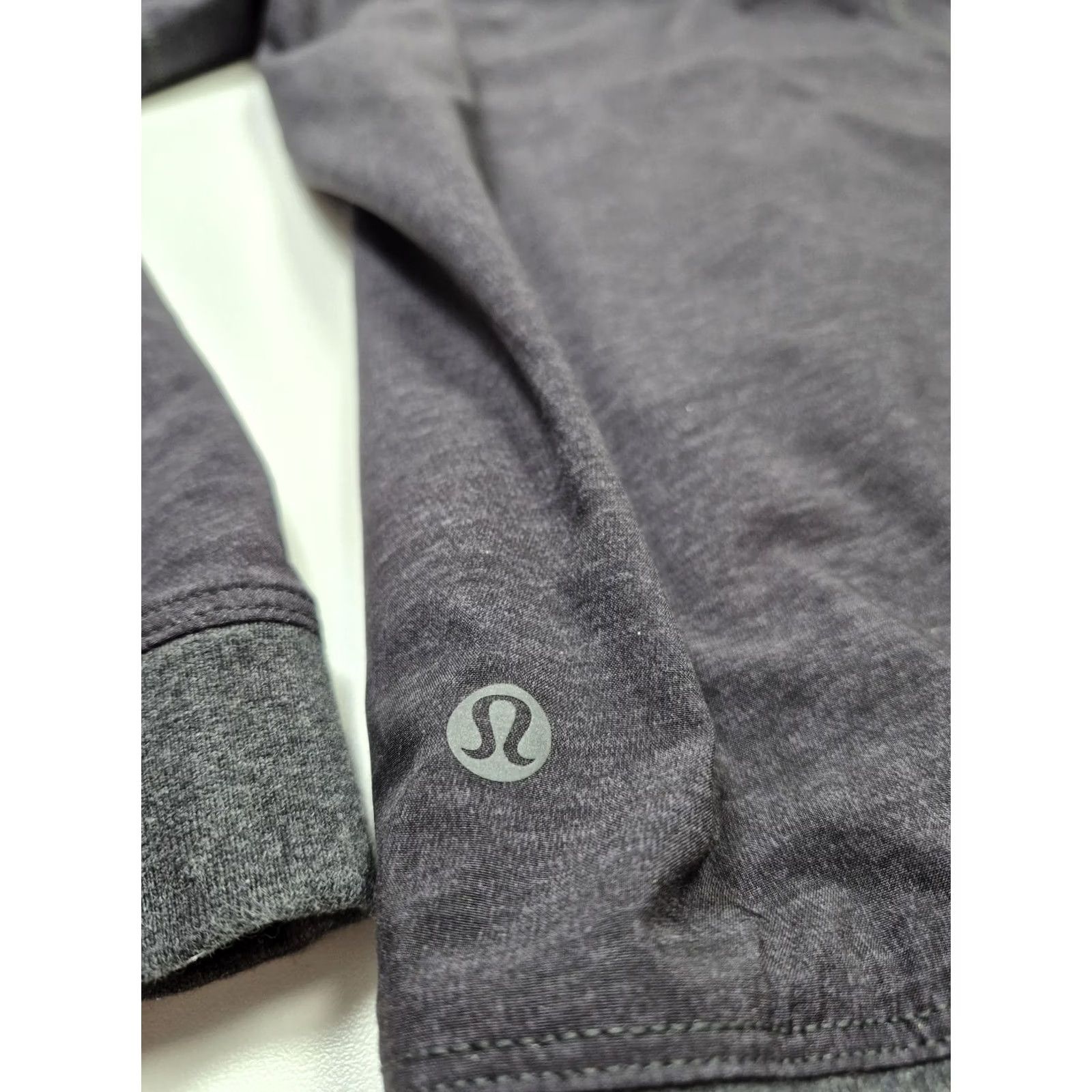 Lululemon Lululemon Hoodie Reversible Men's L Gray 1/4 Zip Pullover Side Zip Pocket Size US L / EU 52-54 / 3 - 6 Thumbnail