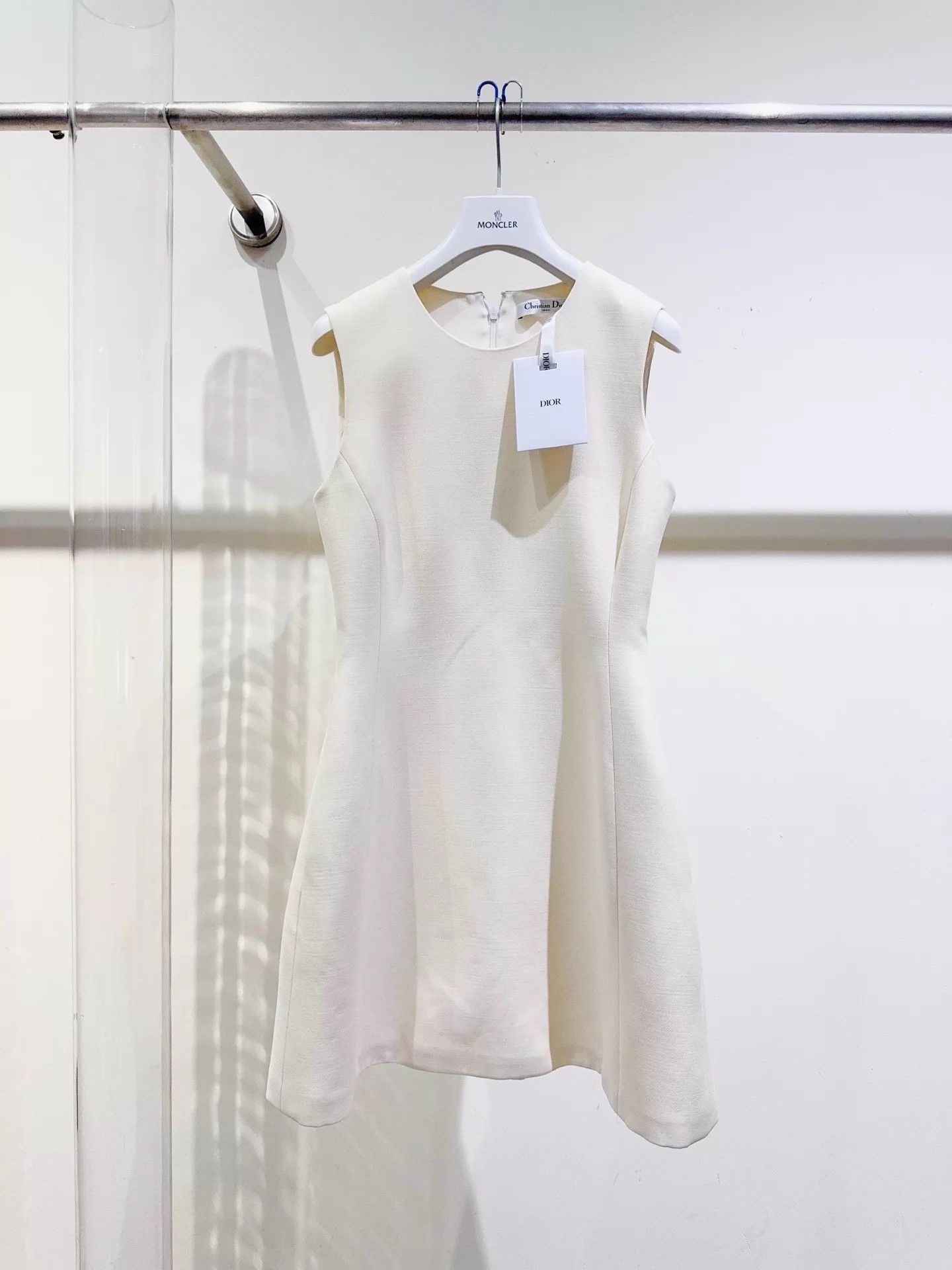Dior Dior New White Silk Wool Midi Dress F36 Women's Size XS / US 0-2 / IT 36-38 - 1 Thumbnail