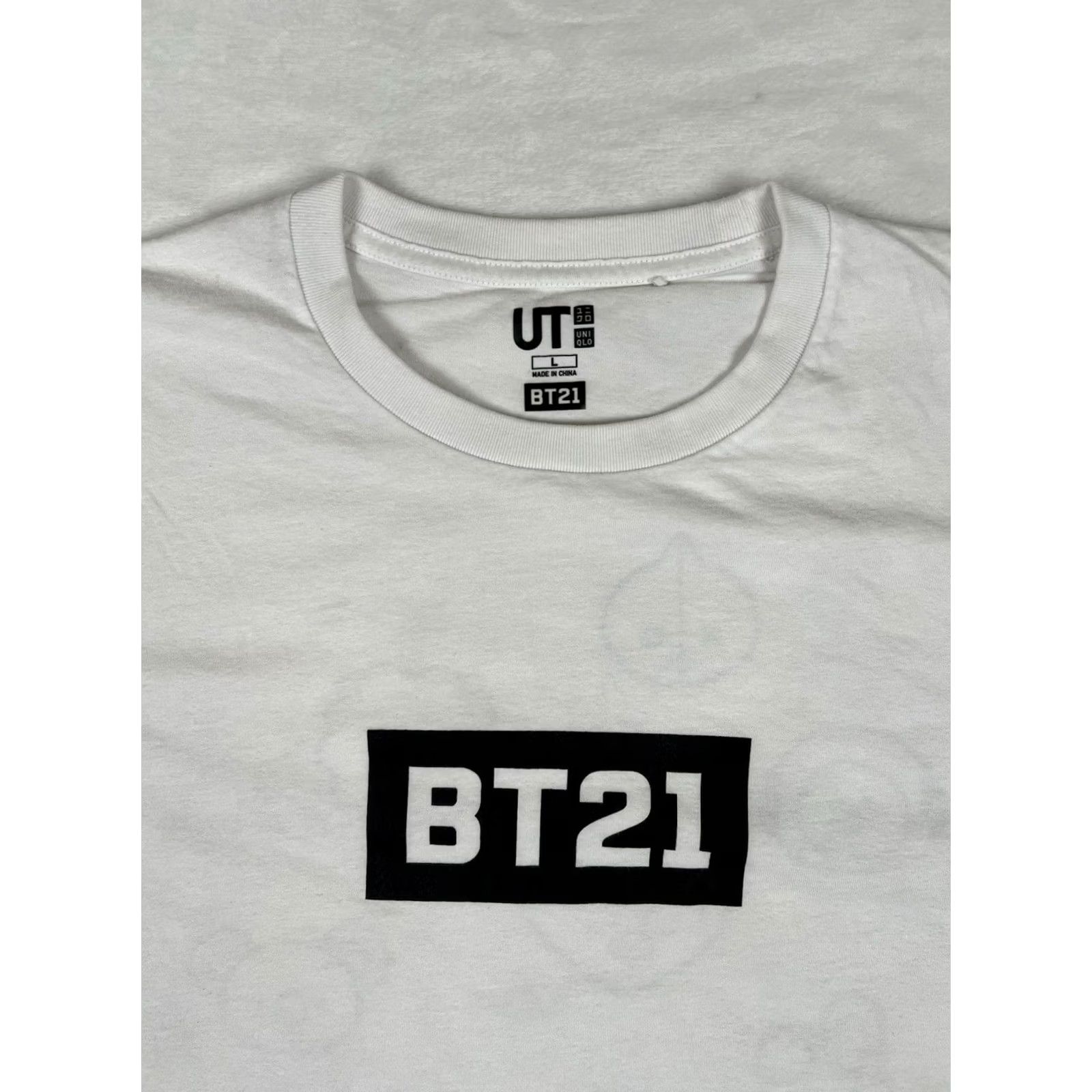 Uniqlo Uniqlo T-Shirt White L Double-Sided BT21 Logo Crew Neck Short Sleeve Men Vintage N/A Size US L / EU 52-54 / 3 - 4 Thumbnail