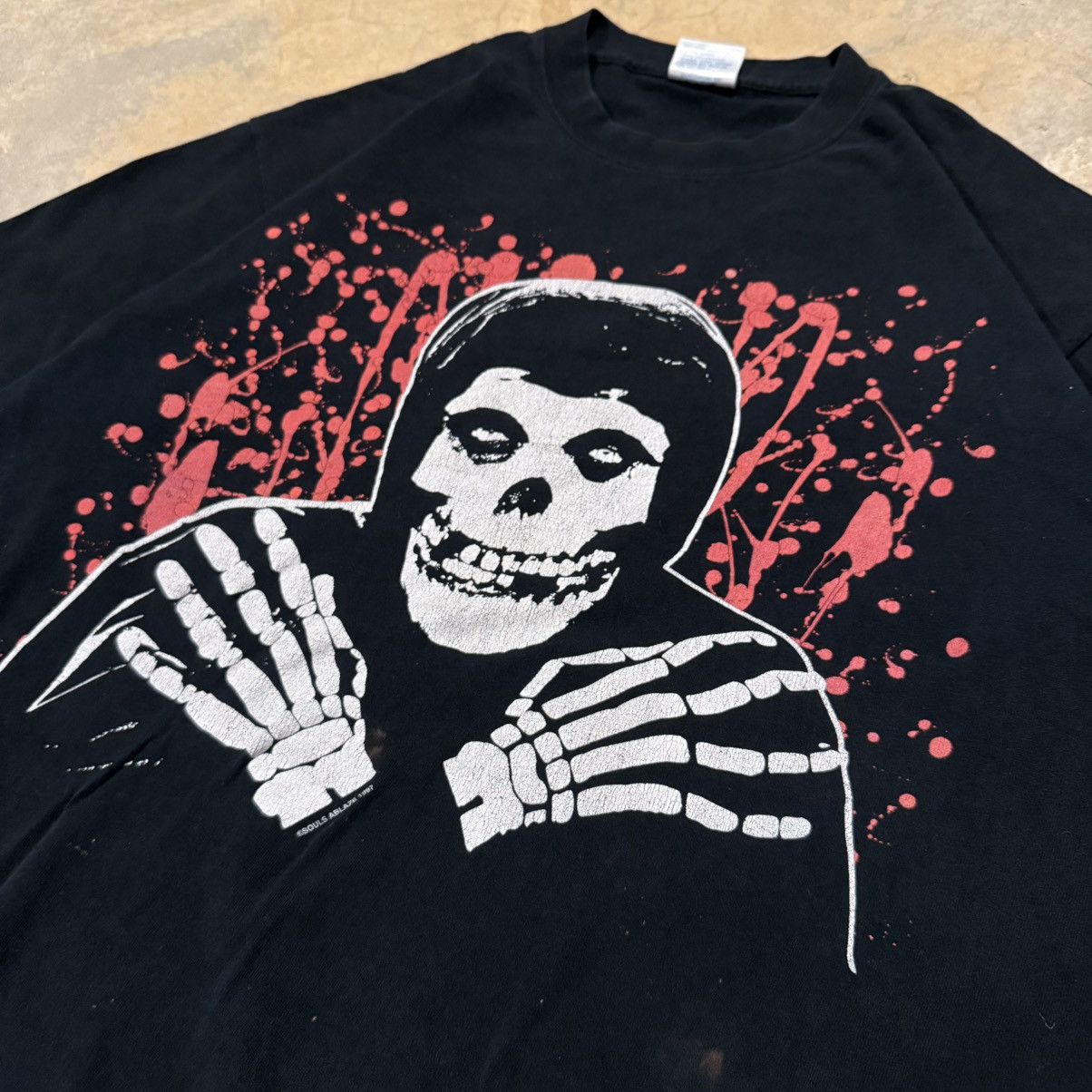 Misfits 90s Misfits Thrashed Faded Skull Blood Band Tee ERD Grunge Size US XL / EU 56 / 4 - 3 Thumbnail