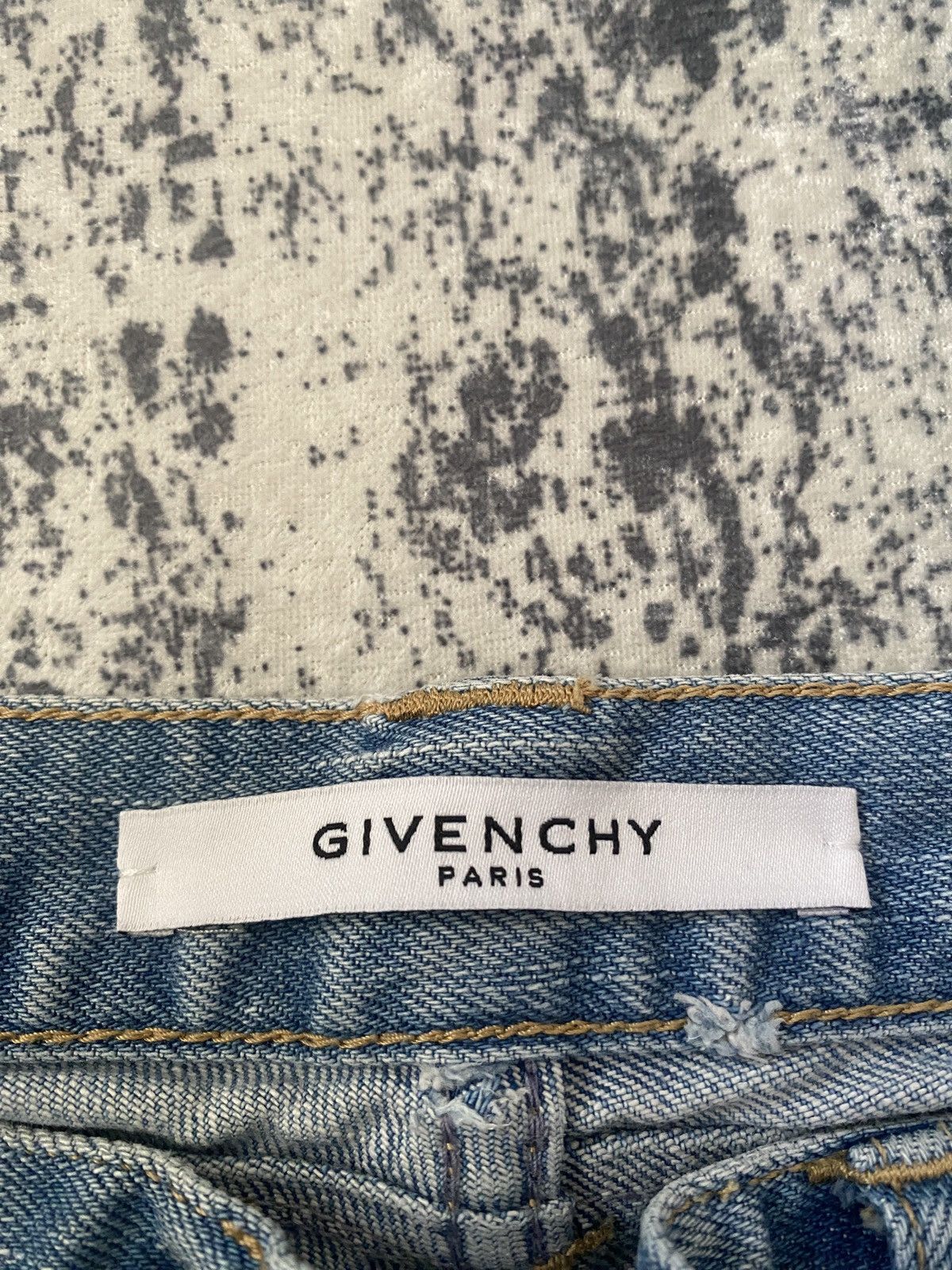 Givenchy Luxury givenchy denim with big logo on pocket Size US 30 / EU 46 - 2 Thumbnail