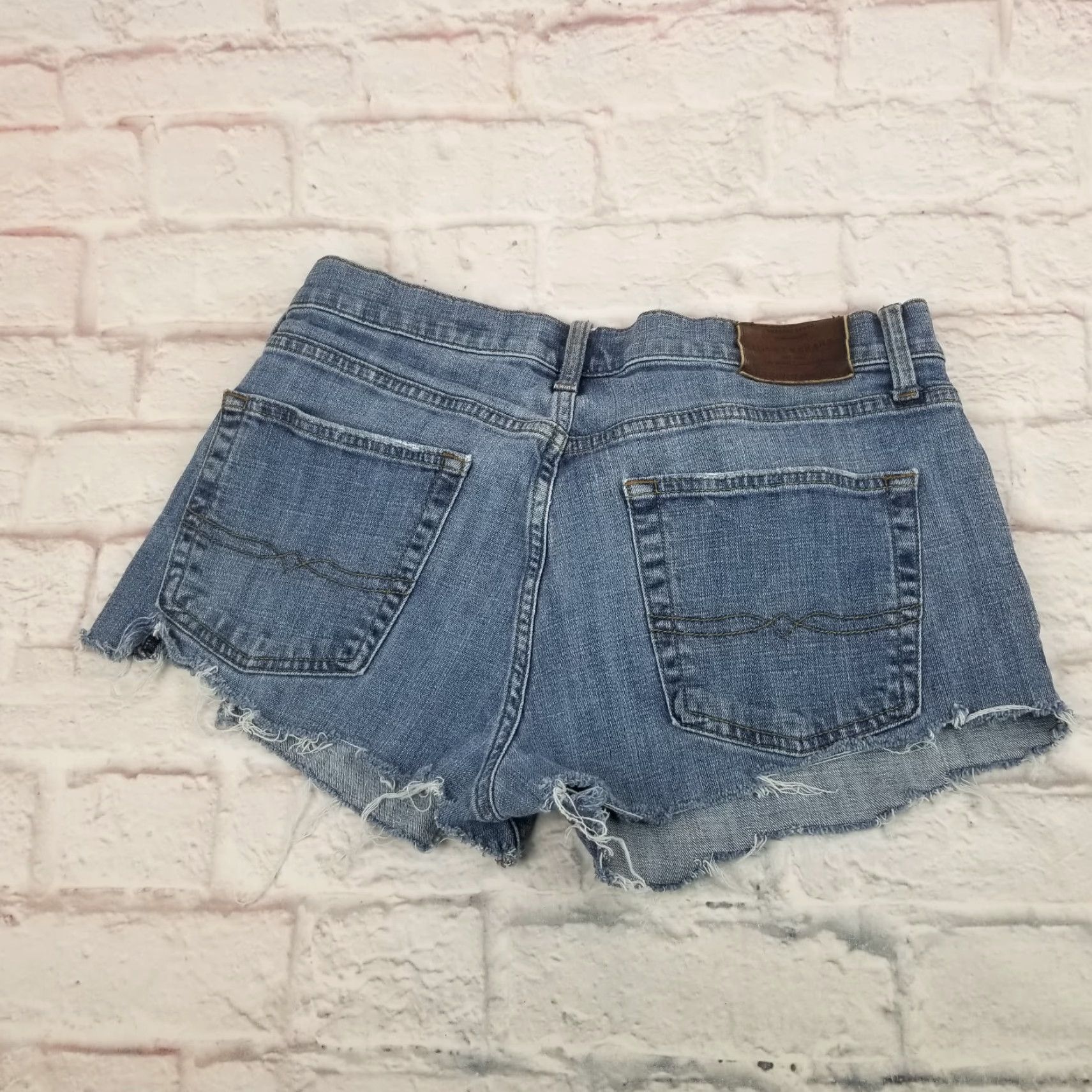 Lucky Brand Lucky Brand Women Jean Shorts 34 Cut Off High Rise Medium Wash Blue 221 Straight - Vintage? No Size 24" / US 00 / IT 34 - 2 Thumbnail