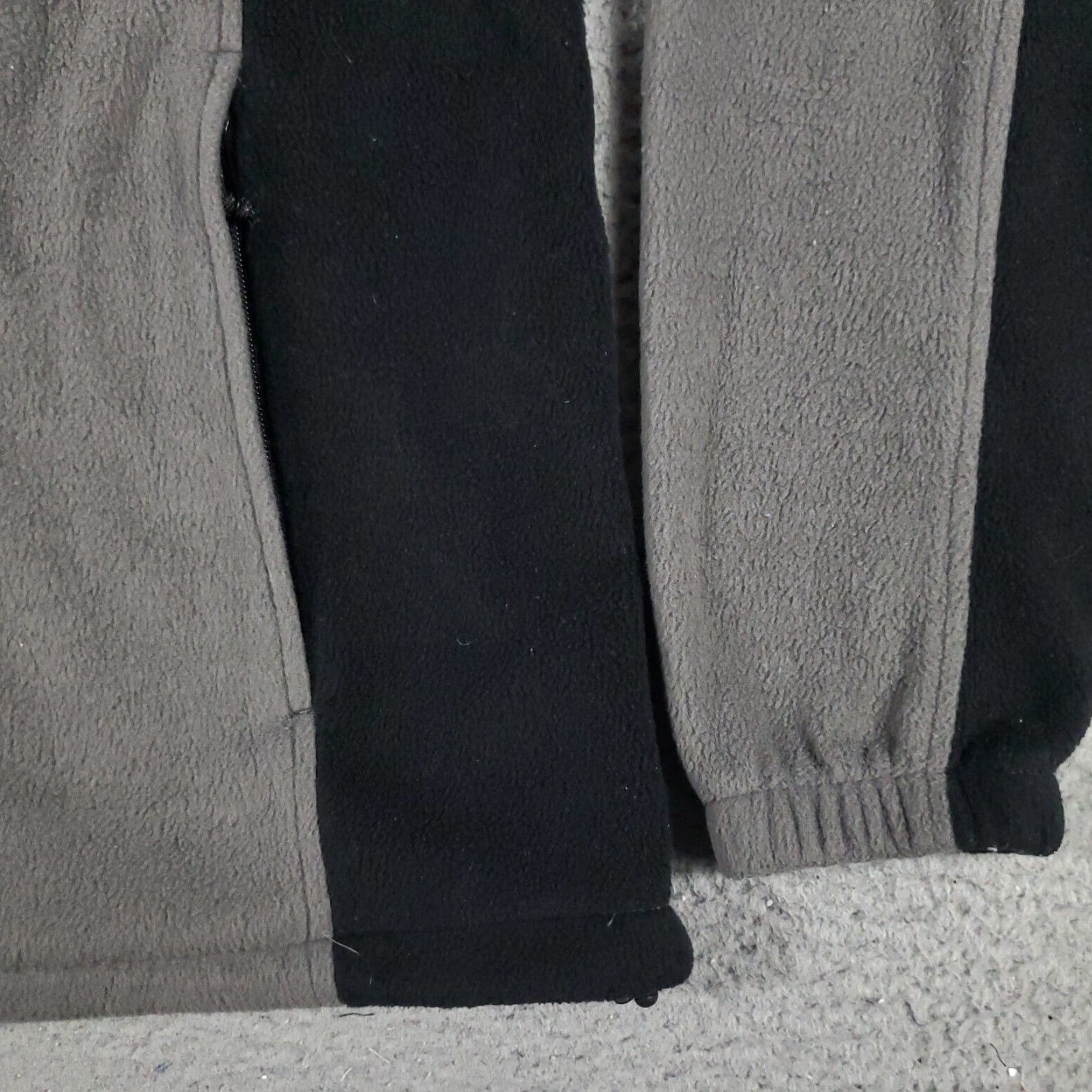 Vintage Columbia Sweater Mens M Gray Black Full Zip Up Fleece Outerwear - Logo Pockets Modern Outdoor, Casual, Workwear Size US M / EU 48-50 / 2 - 4 Thumbnail