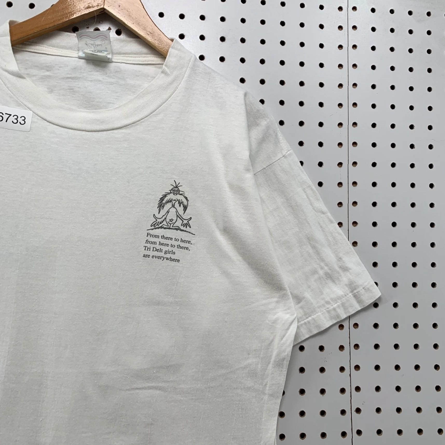Delta VINTAGE Dr Seuss Tri Delta Shirt Mens L Single Stitch Fish Wisconsin Shirt Men 90s University Beige Cotton T-Shirt Size US L / EU 52-54 / 3 - 6 Thumbnail