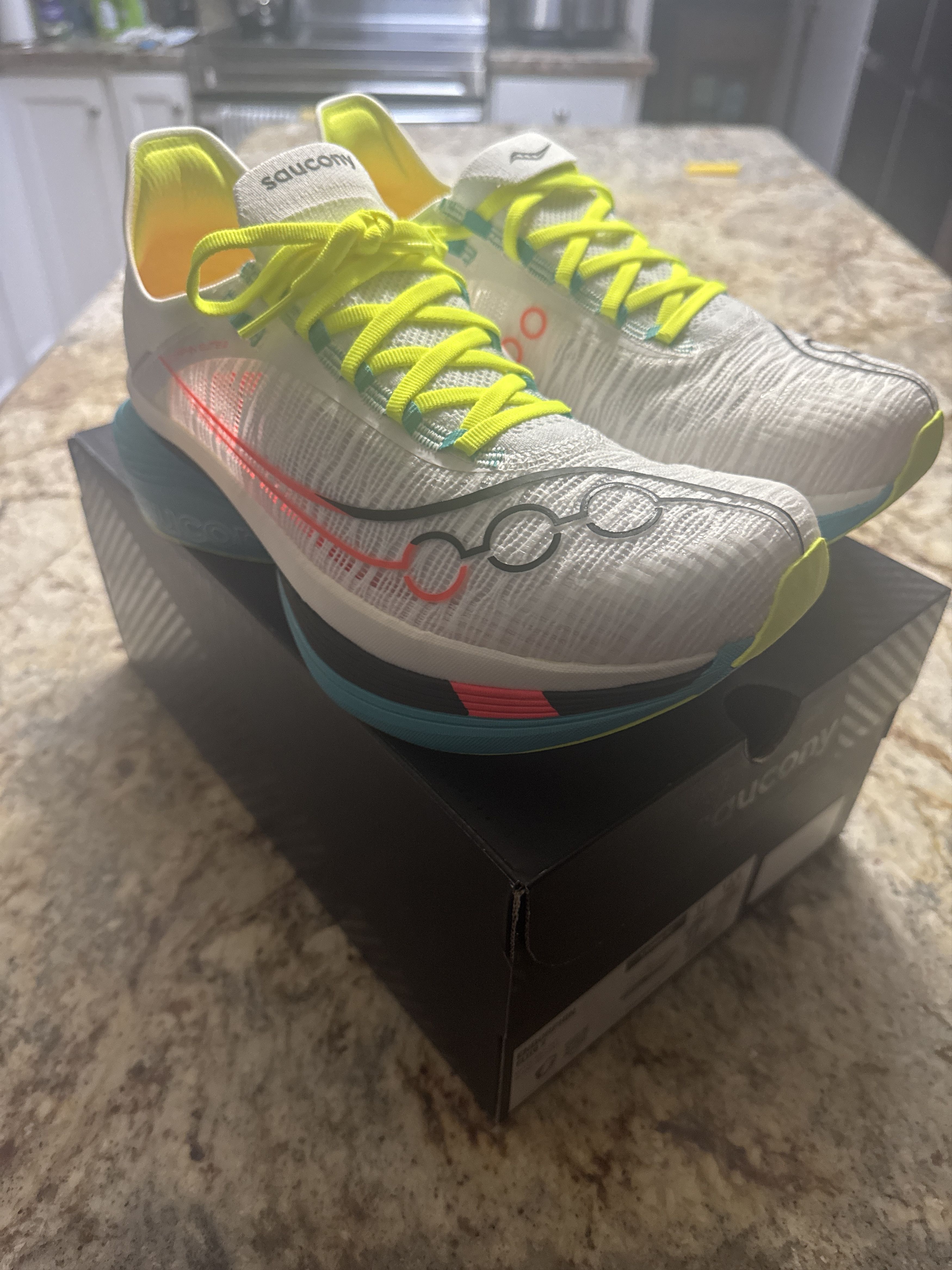 Saucony Endorphin 2 Size US 11 / EU 44 - 1 Thumbnail