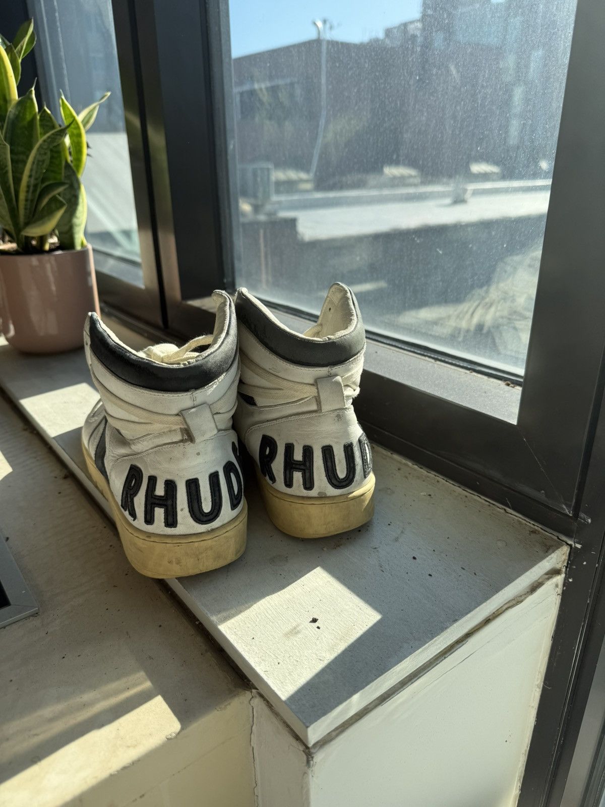 Rhude White & Black Rhecess Hi Sneakers Size US 9 / EU 42 - 8 Thumbnail