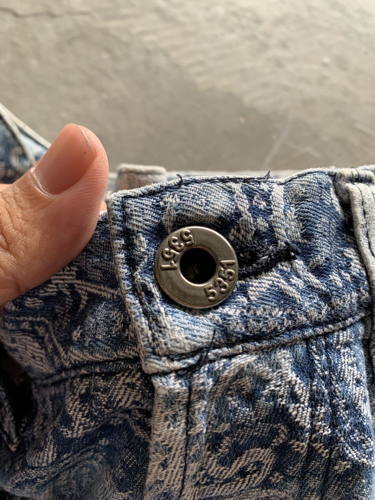 5351 POUR LES HOMMES insane 5351 pour les hommes Flared washed paisley jeans Size US 29 - 5 Thumbnail