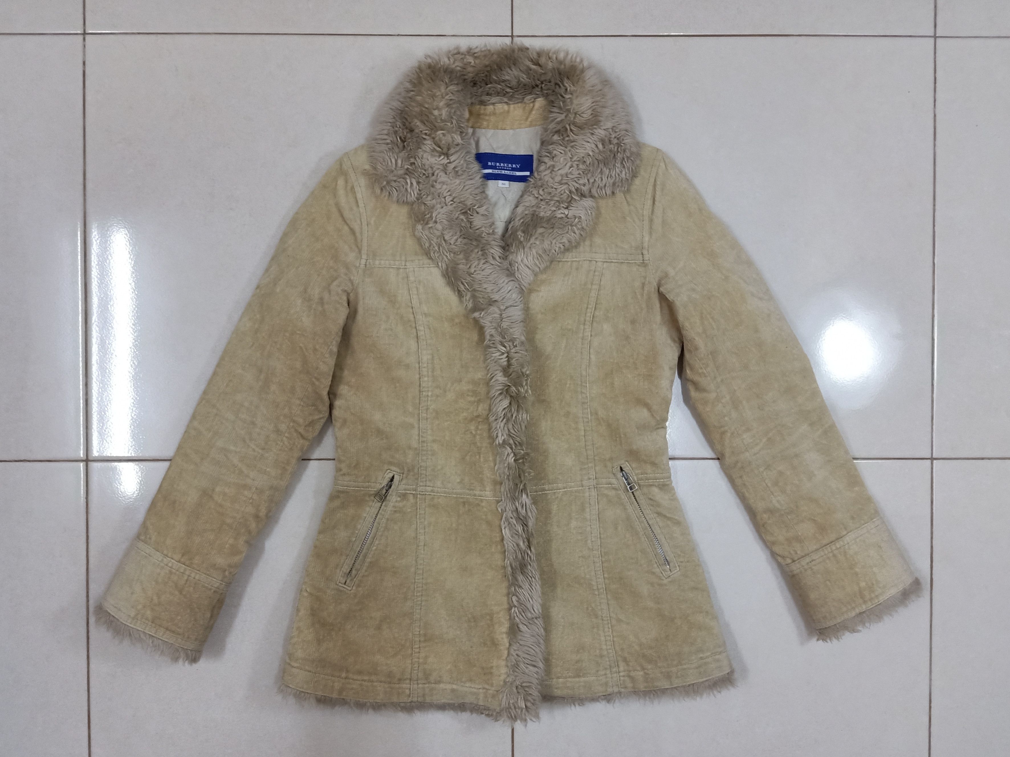 Burberry BURBERRY Blue Label Fur Beige Winter Wear Jacket Parka Size XS / US 0-2 / IT 36-38 - 7 Thumbnail