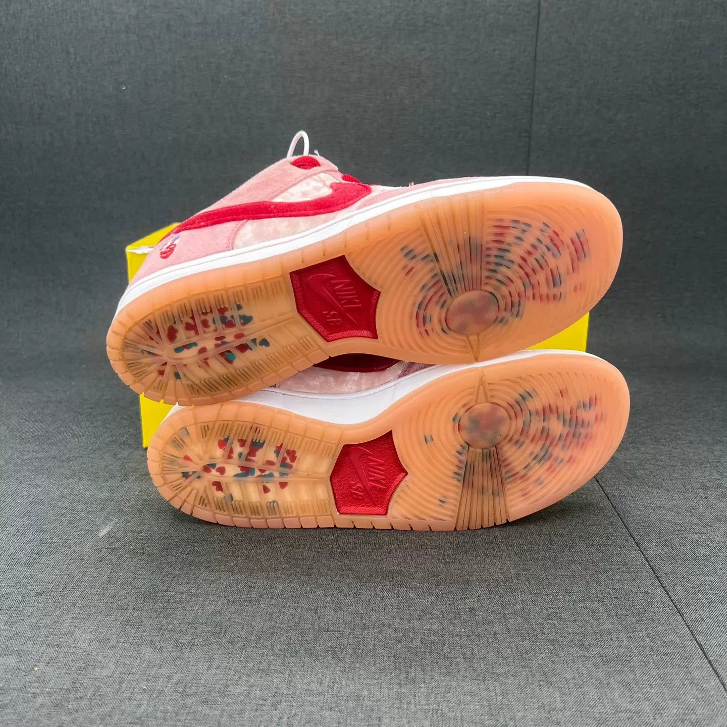 Nike Nike Dunk SB Valentine's 42 Worn 2-3x Oxidation Size US 9 / EU 42 - 7 Thumbnail