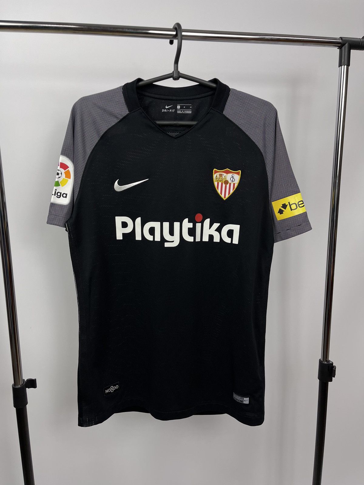 Nike Sevilla 2018 - 2019 3rd third football jersey Nike size M Size US M / EU 48-50 / 2 - 1 Thumbnail