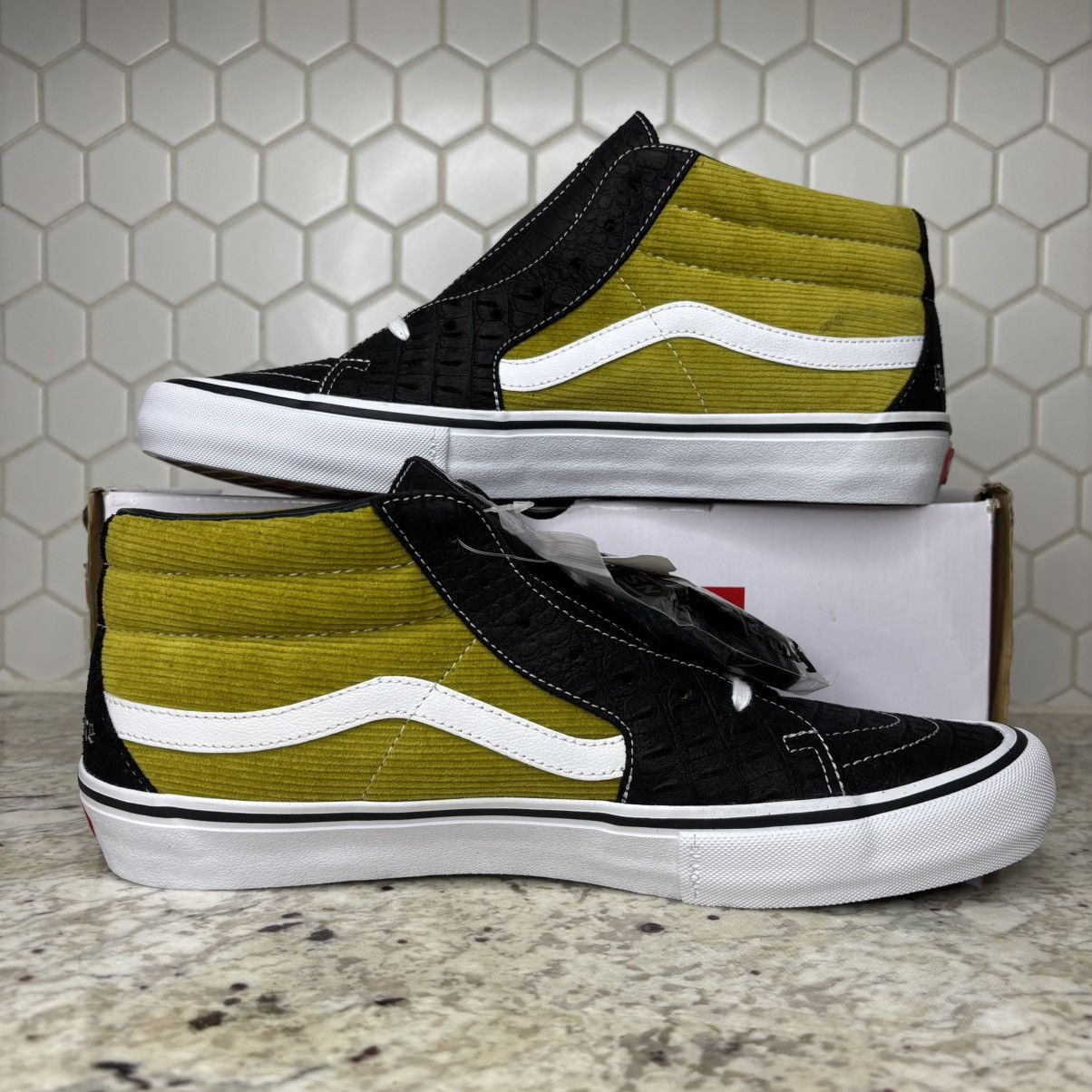 Supreme × Vans Size 13-Vans Sk8-Mid Supreme Croc Corduroy Mustard (2018) Size US 13 / EU 46 - 3 Thumbnail