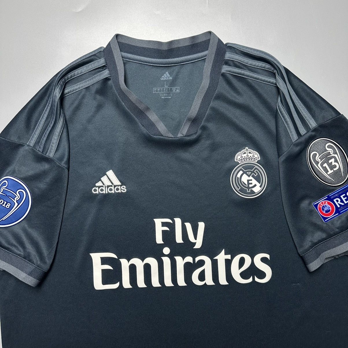 Vintage REAL MADRID ADIDAS 2018/2019 FOOTBALL AWAY JERSEY #9 BENZEMA Size US L / EU 52-54 / 3 - 4 Thumbnail