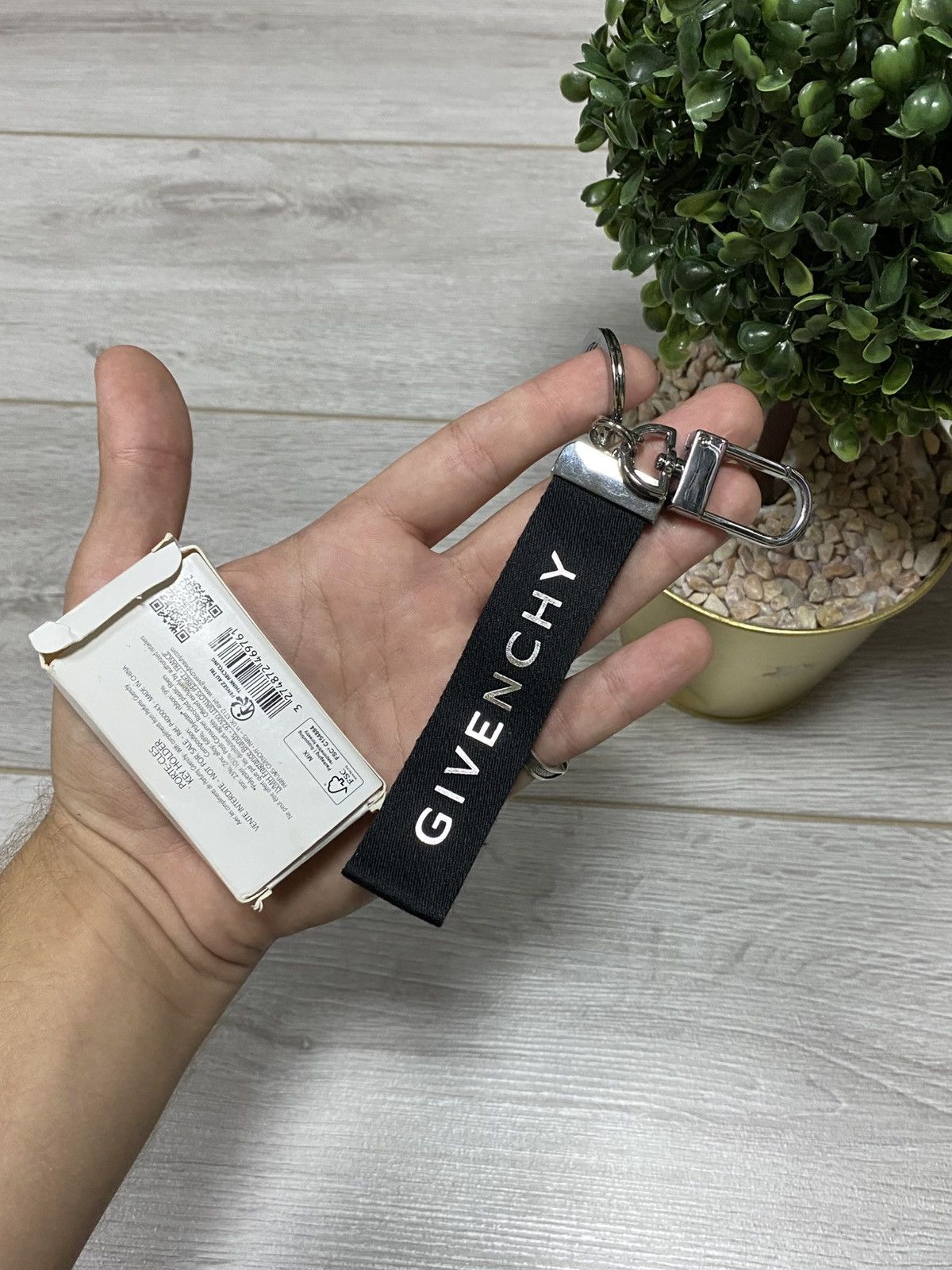 Givenchy Givenchy key holder strap ring carabiner big logo Size ONE SIZE - 1 Thumbnail