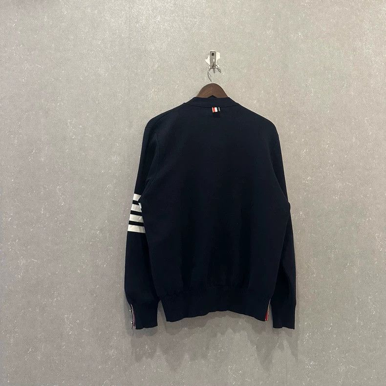 Thom Browne Thom Browne V-neck top Size US XXL / EU 58 / 5 - 2 Thumbnail