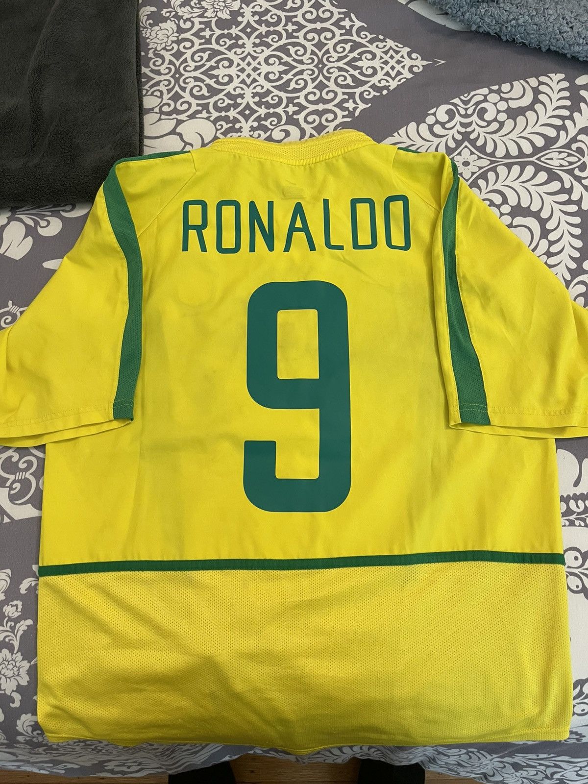 Nike PHENOMENO Brazil 2002 Home Jersey #9 R9 Size US M / EU 48-50 / 2 - 3 Thumbnail