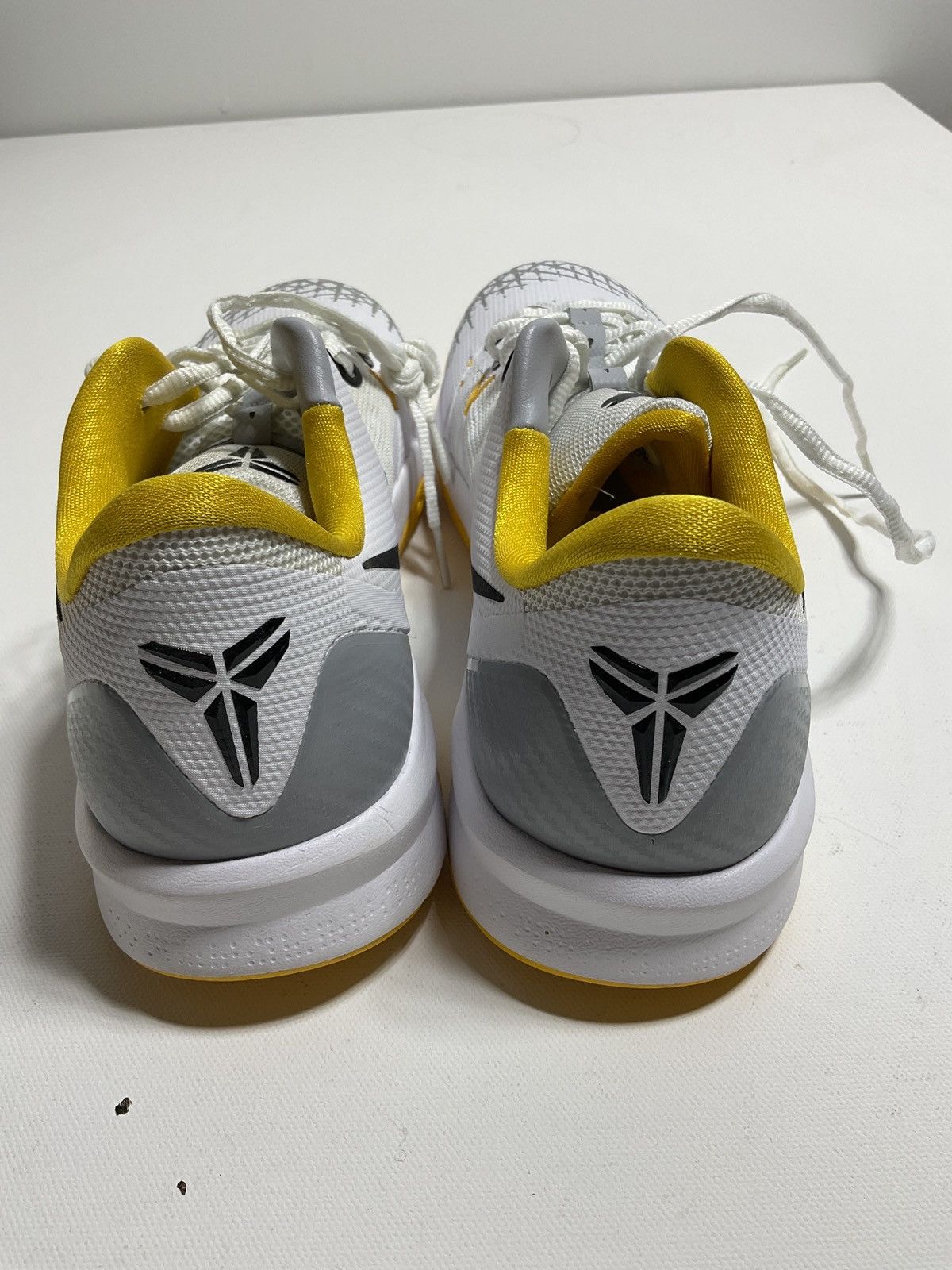 Nike Nike Zoom Kobe Venomenon 4 White University Gold (9.5) Size US 9.5 / EU 42-43 - 7 Thumbnail
