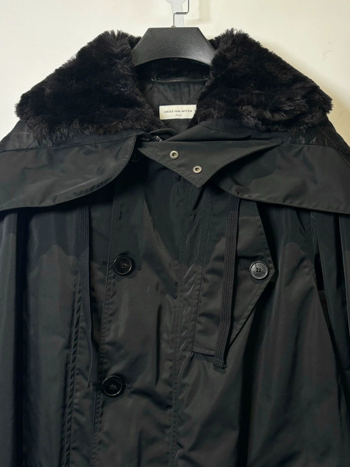 Dries Van Noten Black Heavy Coat with Fur Collar - Size S Size US S / EU 44-46 / 1 - 6 Thumbnail