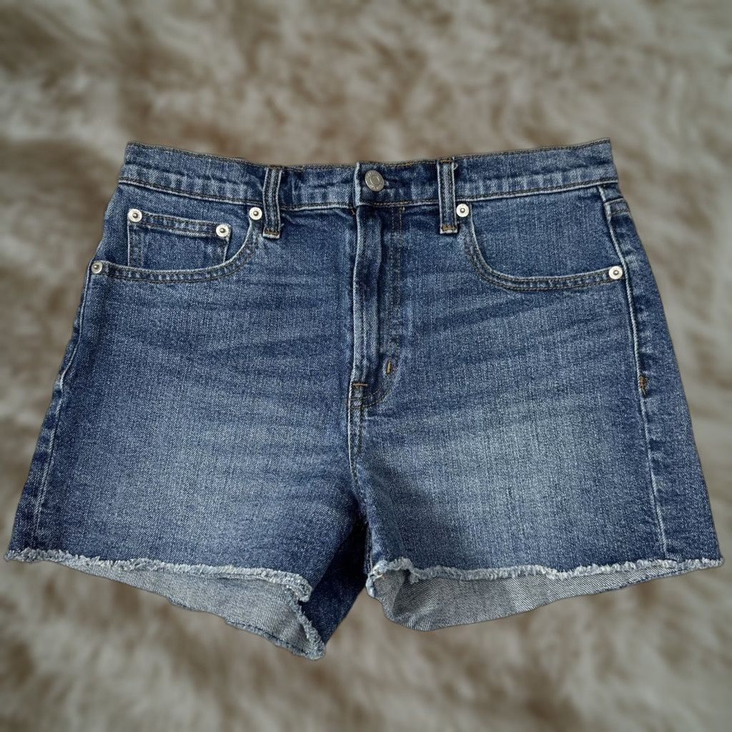 Gap VINTAGE Gap Denim Blue Cut Off Raw Hem Shorts Casual Cotton Sz 28 Tall Women’s Wide-leg? (Note: cannot add) Size 28" / US 6 / IT 42 - 1 Thumbnail