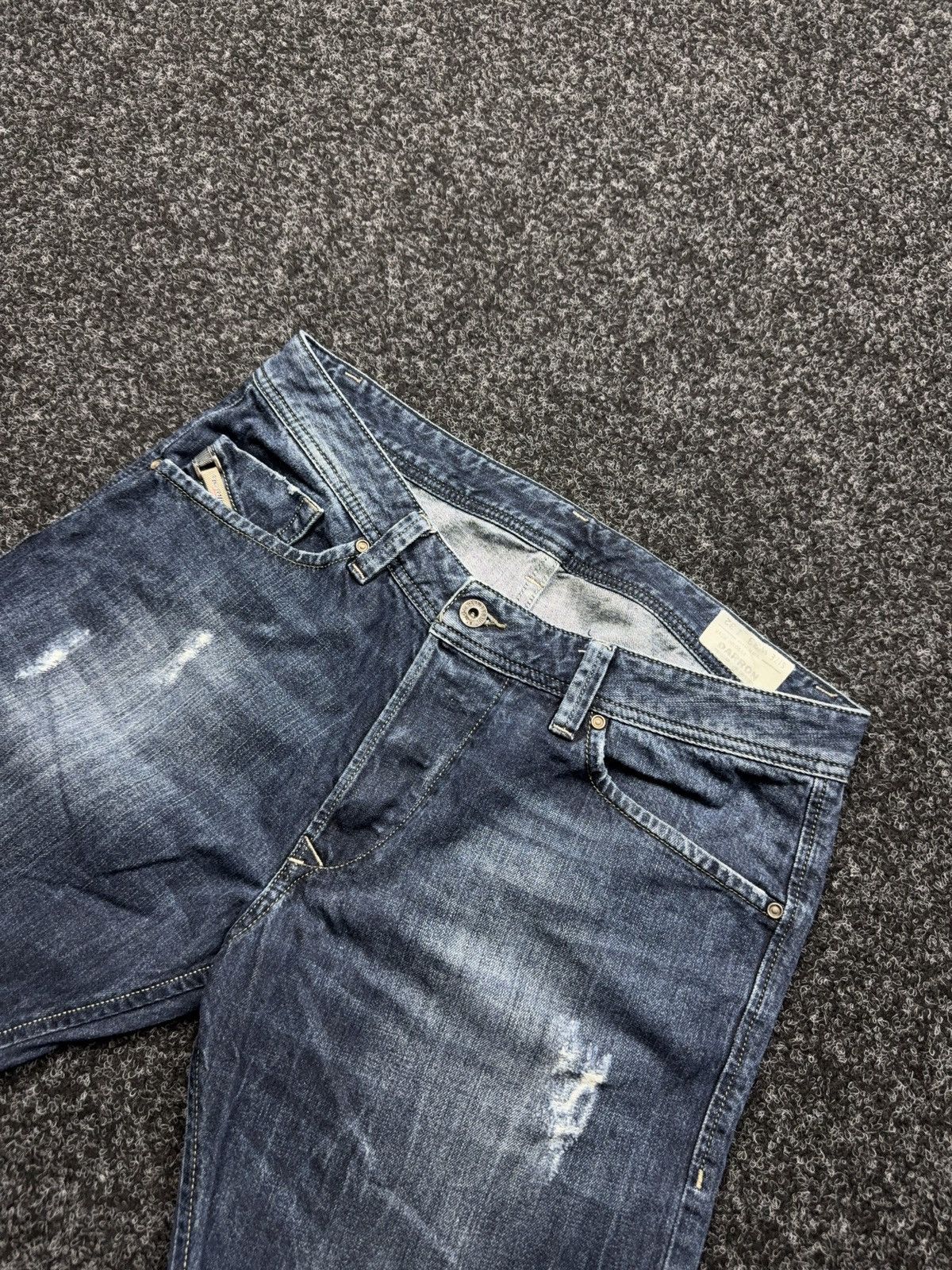 Diesel Luxury 00s Diesel Darron Distressed Y2K Slim Tapered Jeans Size US 33 - 6 Thumbnail