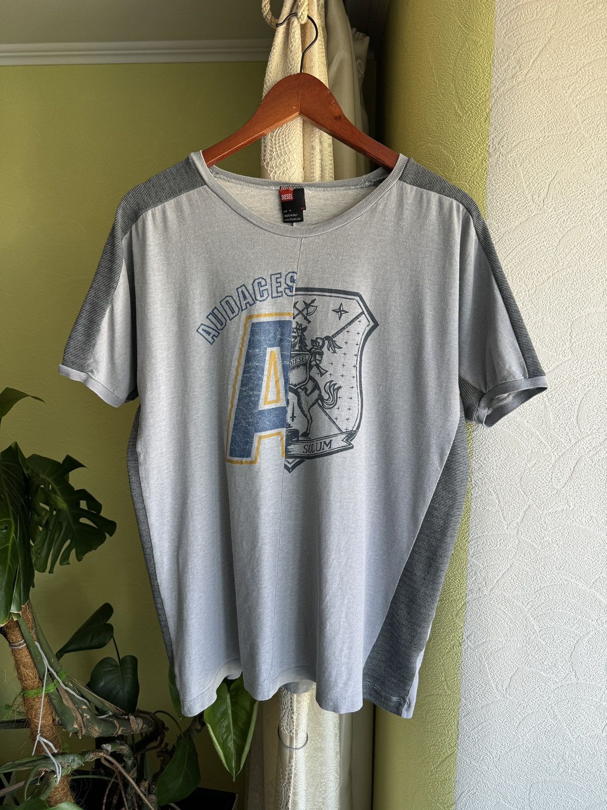 Diesel Rare Diesel Vintage Shield Logo Avant Garde Japanese Tee Y2K Size US L / EU 52-54 / 3 - 1 Thumbnail
