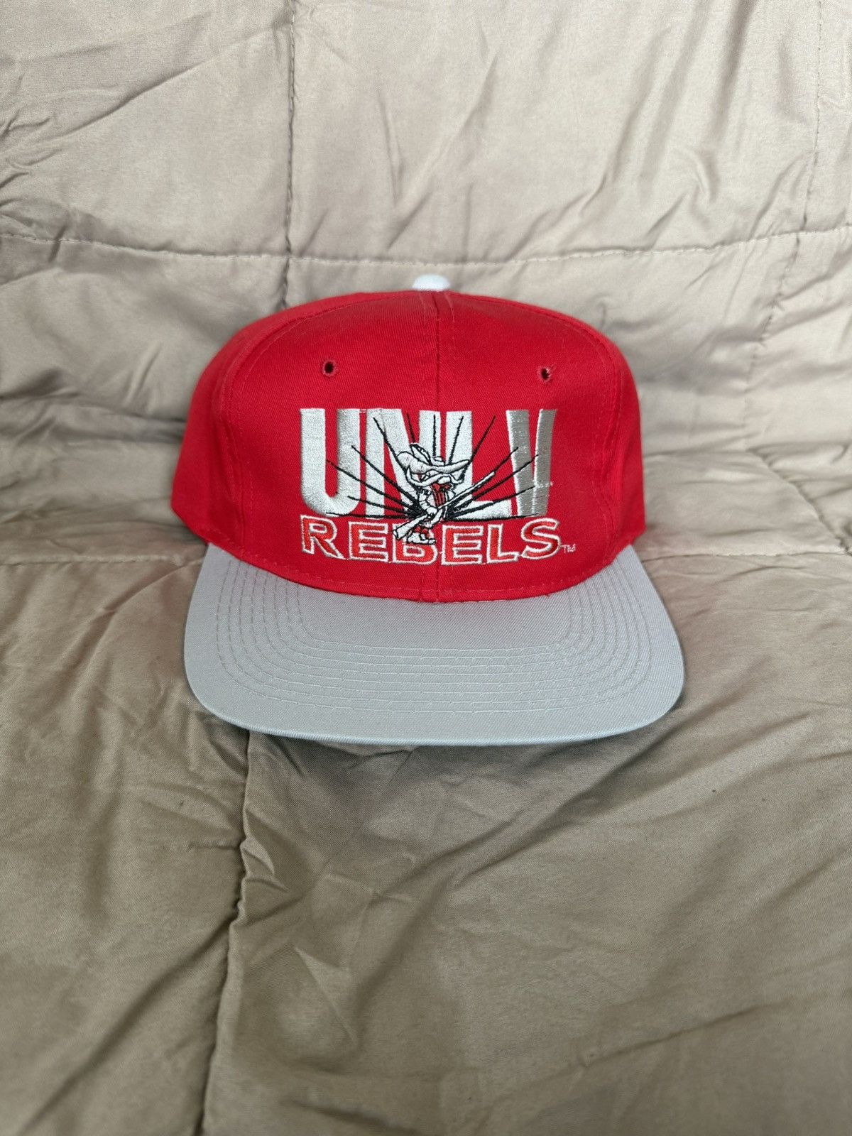 Signatures × Vintage Vintage UNLV rebels by Signatures Snapback Hat Size ONE SIZE - 1 Thumbnail