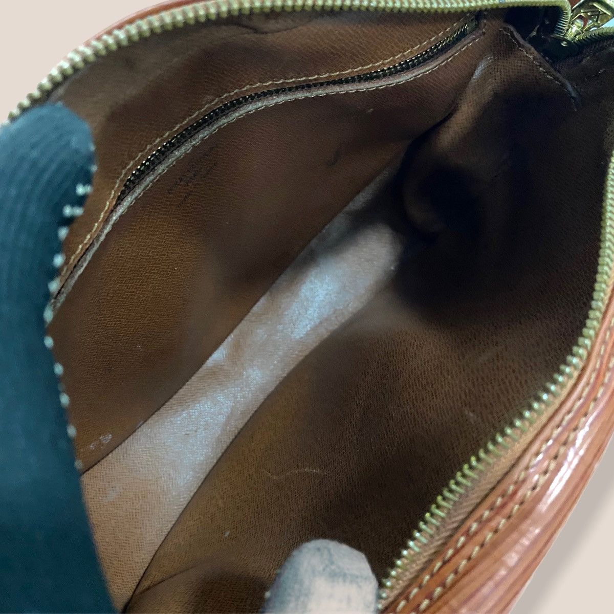 Louis Vuitton ‼️LASTDROP‼️LOUIS VUITTON JEUNE FILLE EPI LEATHER SHOULDER BAG Size ONE SIZE - 7 Thumbnail