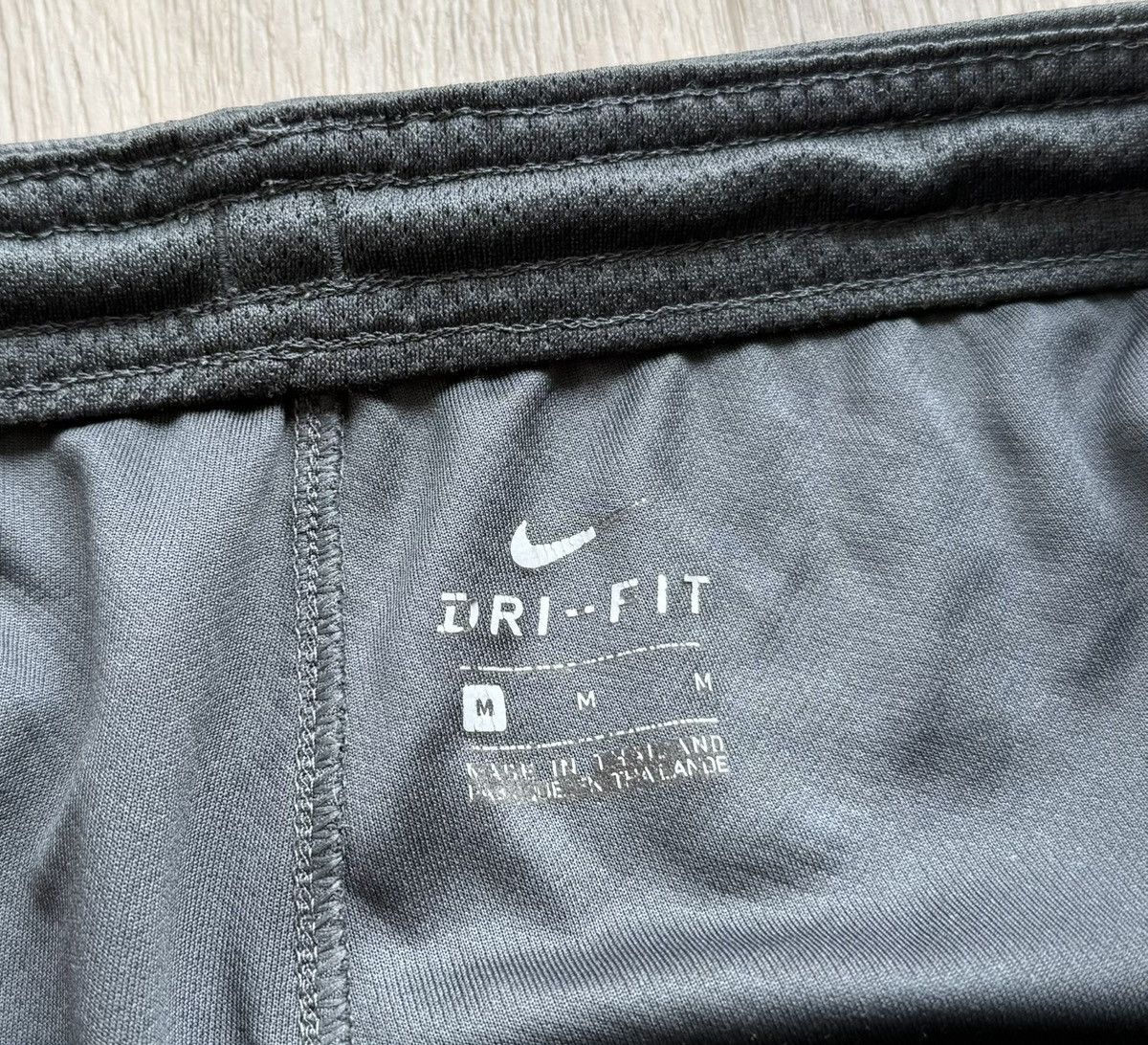 Nike Nike 2017/18 Chelsea Football Suit Soccer Shorts and Jersey Size US M / EU 48-50 / 2 - 16 Thumbnail