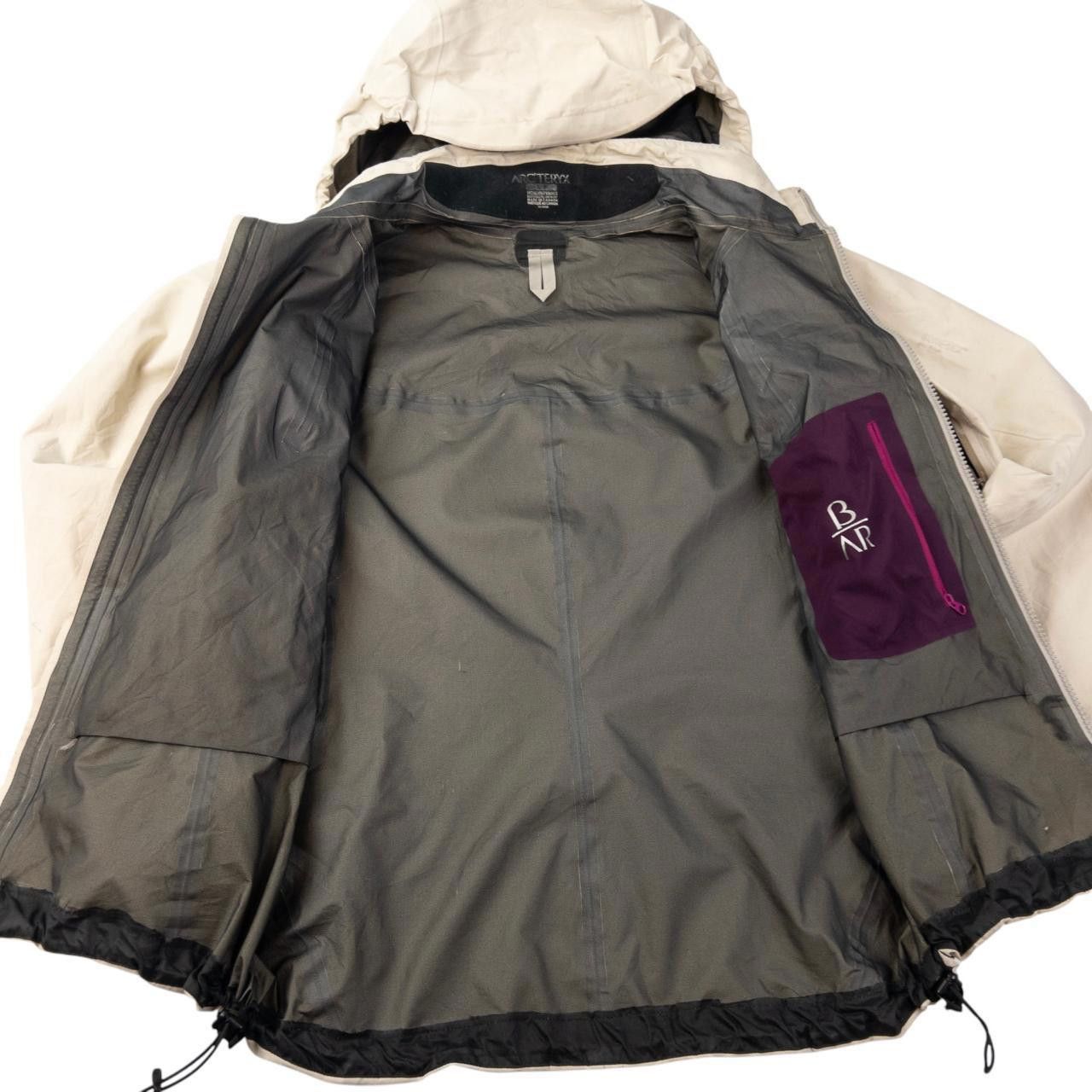 Arc'teryx Vintage Arcteryx Goretex Pro Shell Jacket Womens Size S Size S / US 4 / IT 40 - 5 Thumbnail