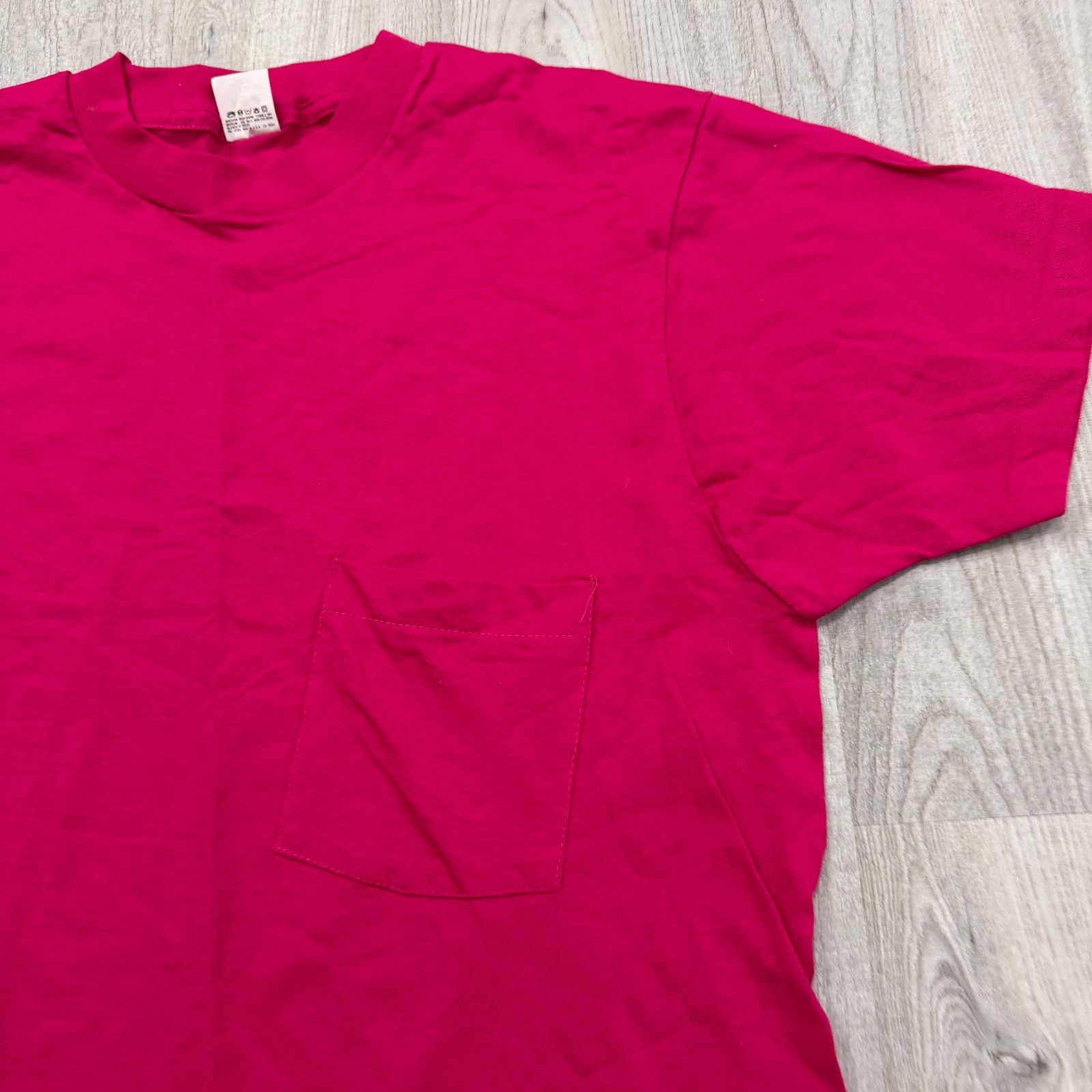 Fruit Of The Loom Vintage Fruit of The Loom Shirt Large Pink Pocket Tee 90s Size US L / EU 52-54 / 3 - 3 Thumbnail