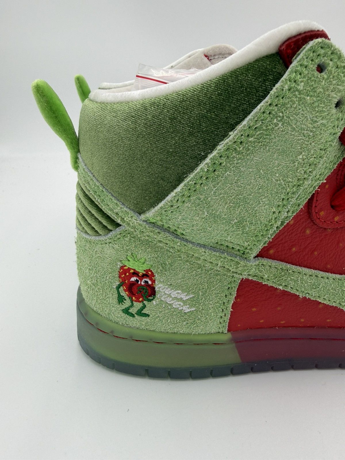 Nike SB Dunk High Strawberry Cough (Special Box) Size US 9.5 / EU 42-43 - 2 Thumbnail