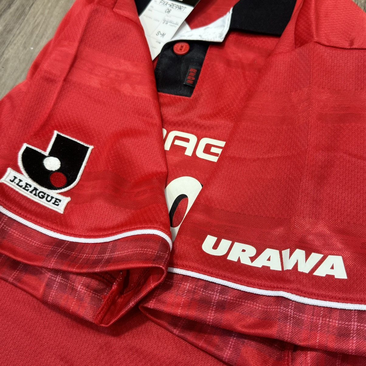 Puma Urawa Reds 99/00 home shirt (bnwt) Size US M / EU 48-50 / 2 - 7 Thumbnail
