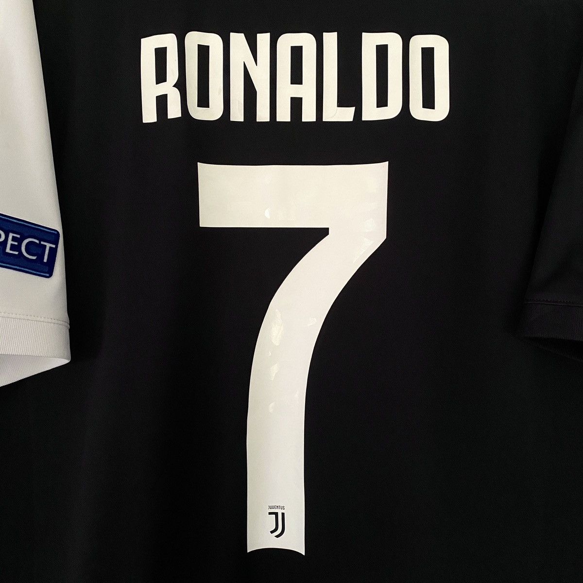 Adidas 2019 2020 Juventus Ronaldo Adidas Home UCL Kit Soccer Jersey Size US L / EU 52-54 / 3 - 9 Thumbnail