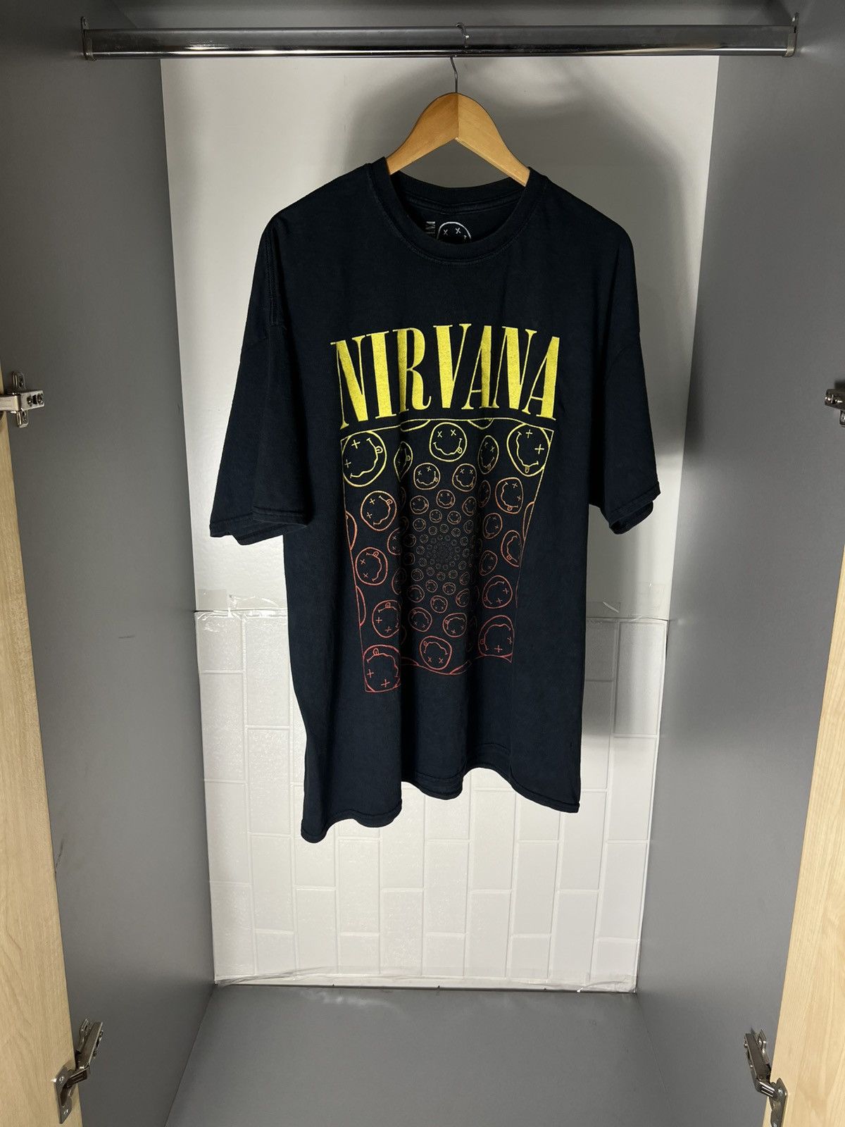 Band Tees VINTAGE NIRVANA KURT COBAIN SMILE ROCK T-SHIRT MRTAL Y2K 90s Size US XL / EU 56 / 4 - 3 Thumbnail