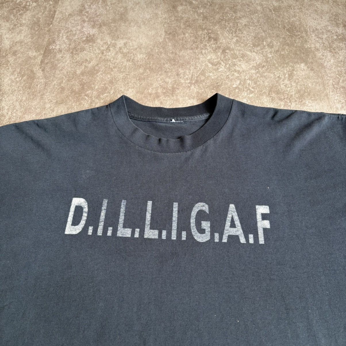 Vintage Vintage Faded DILLIGAF Funny Text T Shirt Size US XL / EU 56 / 4 - 1 Thumbnail