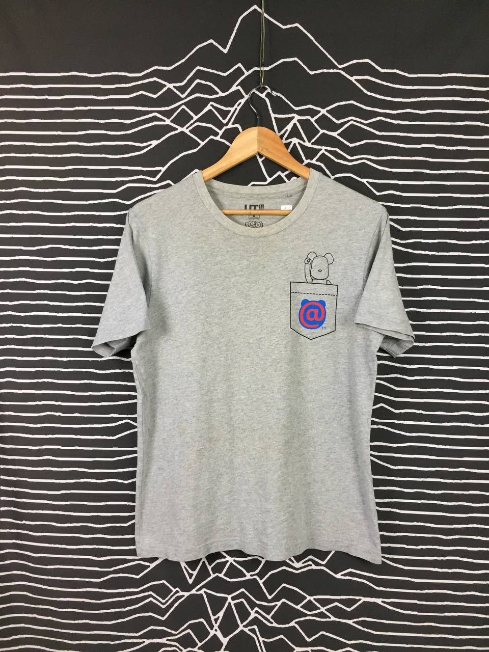 Uniqlo Uniqlo Medicom Toy Bearbrick Peeking Pocket Tee Size US M / EU 48-50 / 2 - 2 Thumbnail