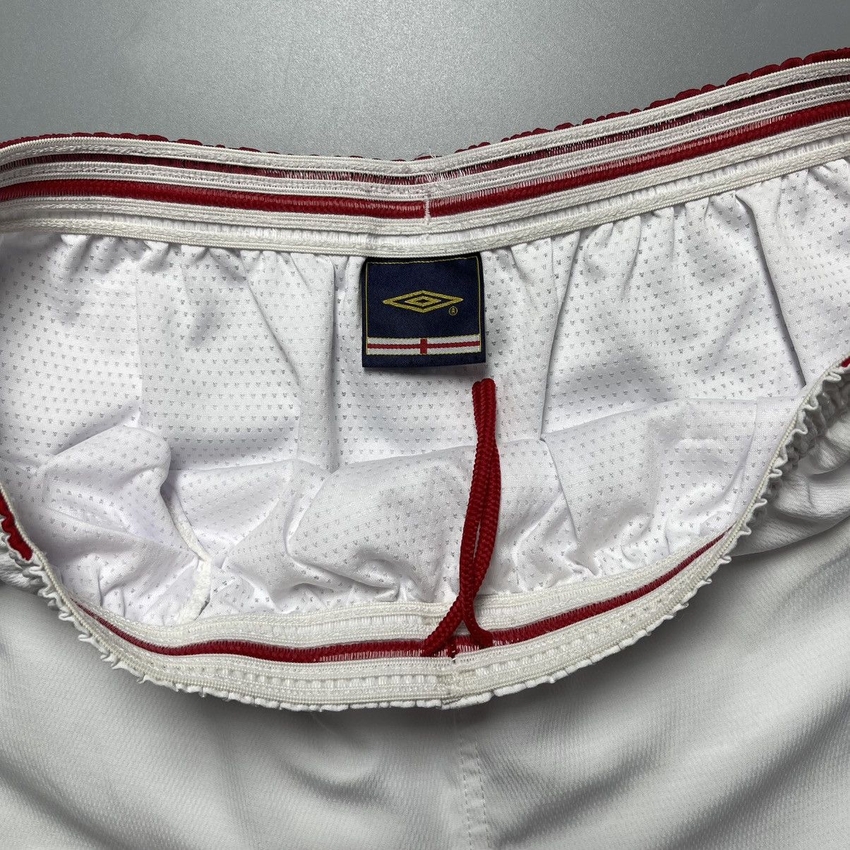 Umbro ENGLAND UMBRO 2006 WORLD CUP FOOTBALL AWAY SHORTS #7 BECKHAM Size US 40 / EU 56 - 4 Thumbnail