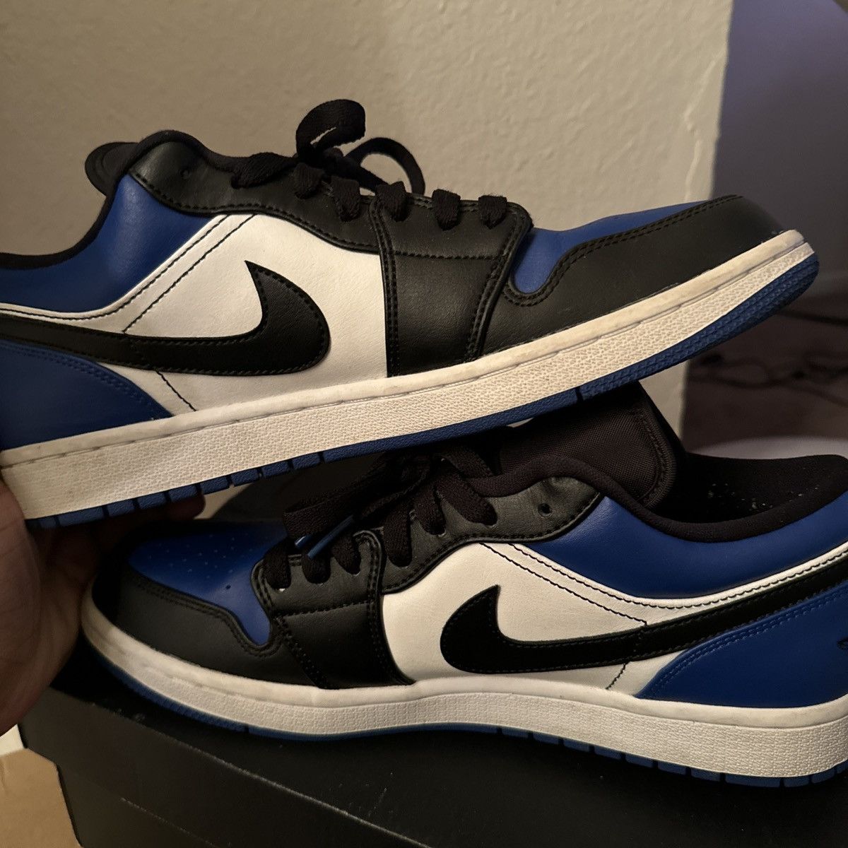 Jordan Brand × Nike Low Top Royal Toe Jordan 1 Size US 10 / EU 43 - 1 Thumbnail