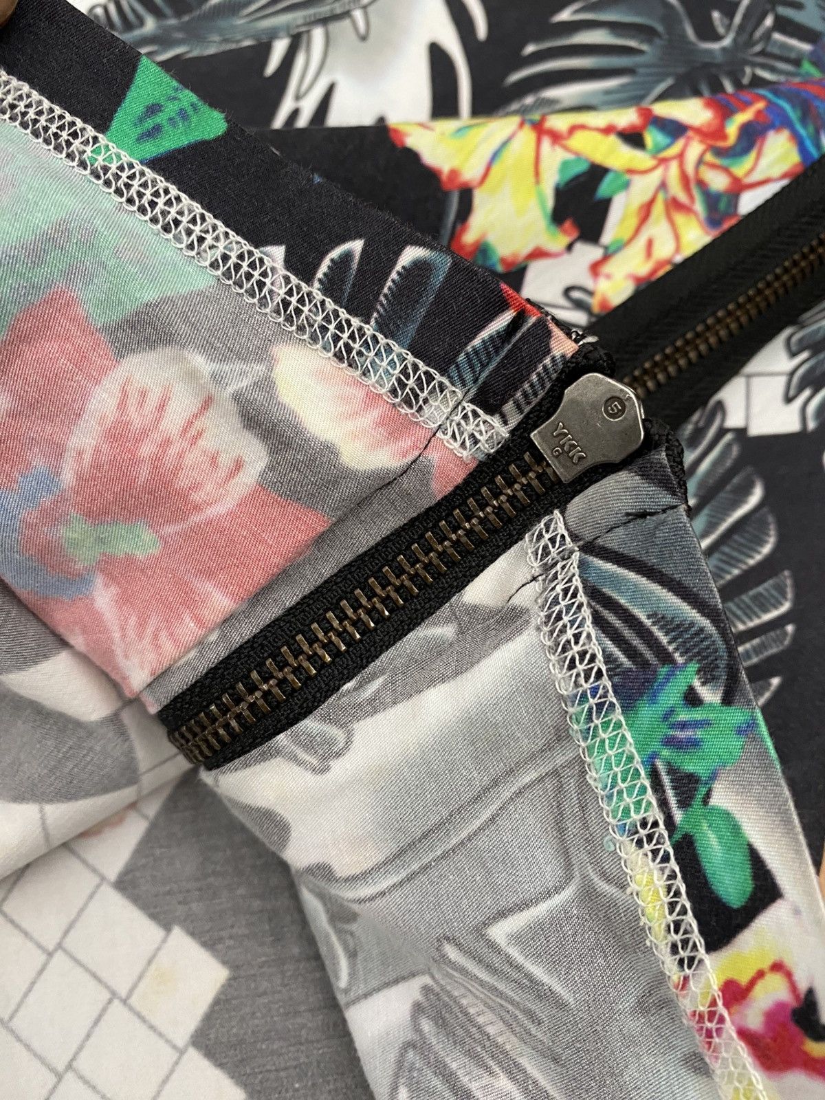3.1 Phillip Lim 3.1 Phillip Lim flower zip t-shirt Size US S / EU 44-46 / 1 - 5 Thumbnail