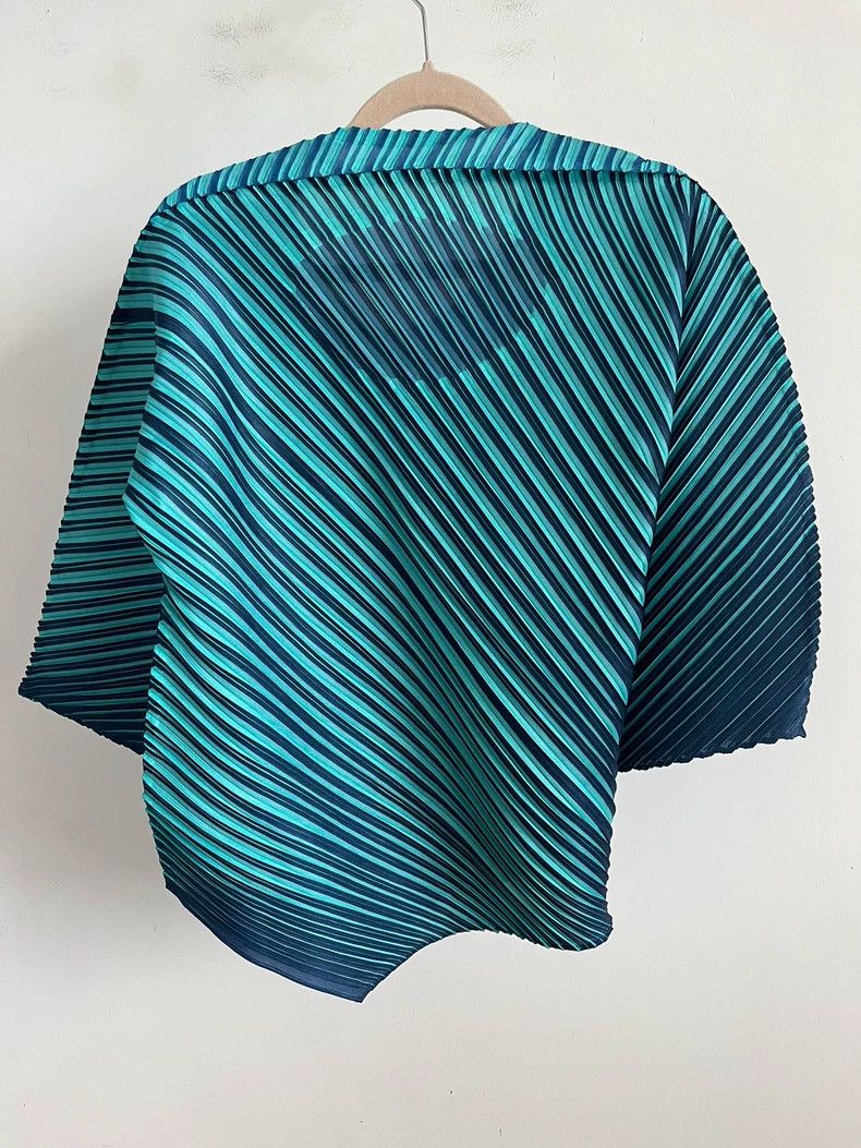 Issey Miyake Issey Miyake size:3 Blue pleated short-sleeved shirt Size S / US 4 / IT 40 - 2 Thumbnail