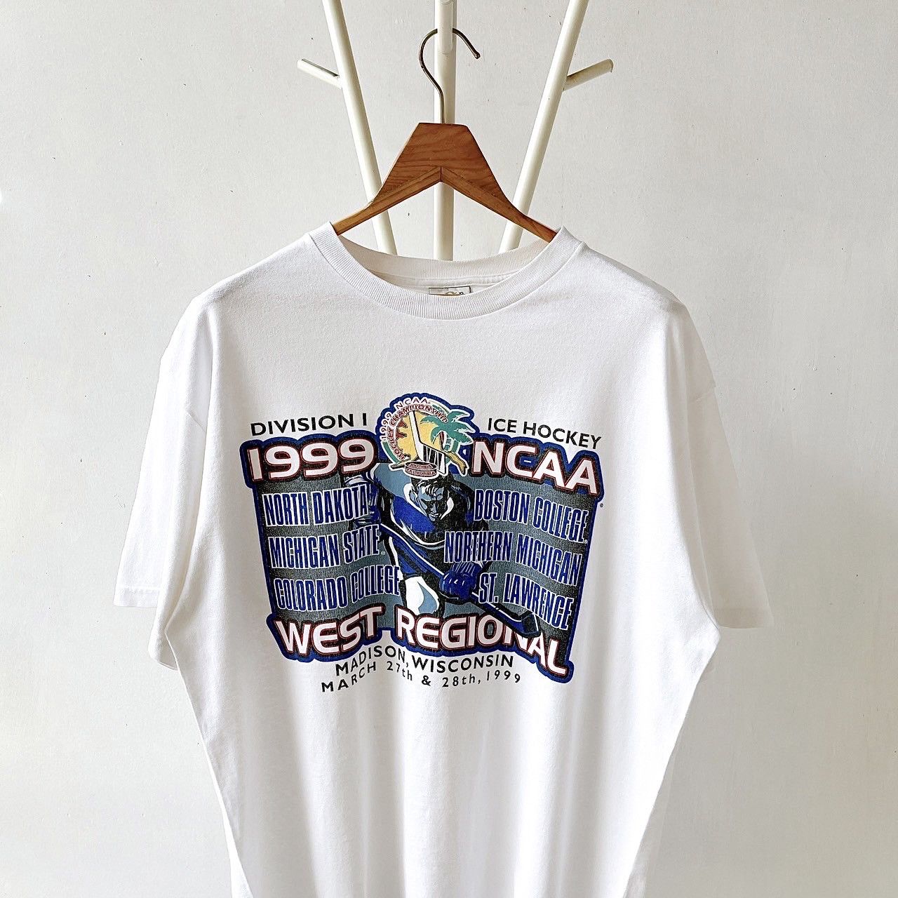 Vintage 90s NCAA Ice Hockey West Regional t-shirt/ XL Size US XL / EU 56 / 4 - 3 Thumbnail