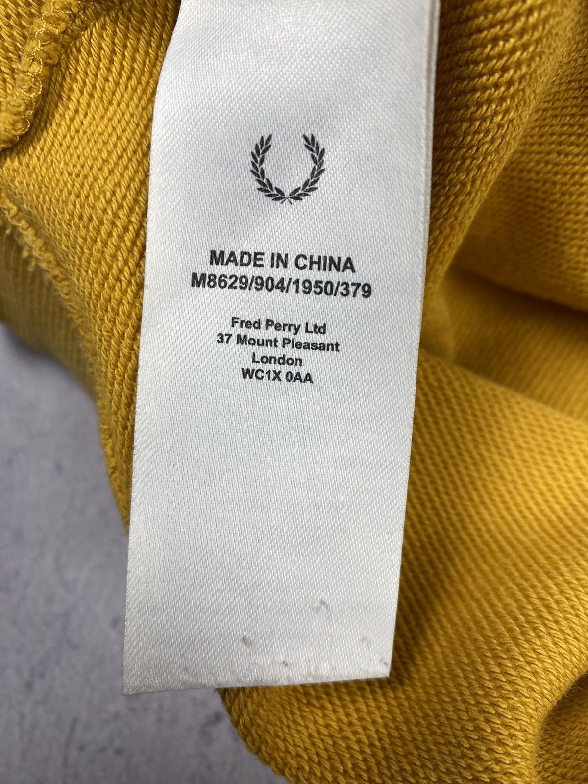 Fred Perry Fred Perry Embroidered Center Logo Distressed Sweatshirt Size US M / EU 48-50 / 2 - 15 Thumbnail