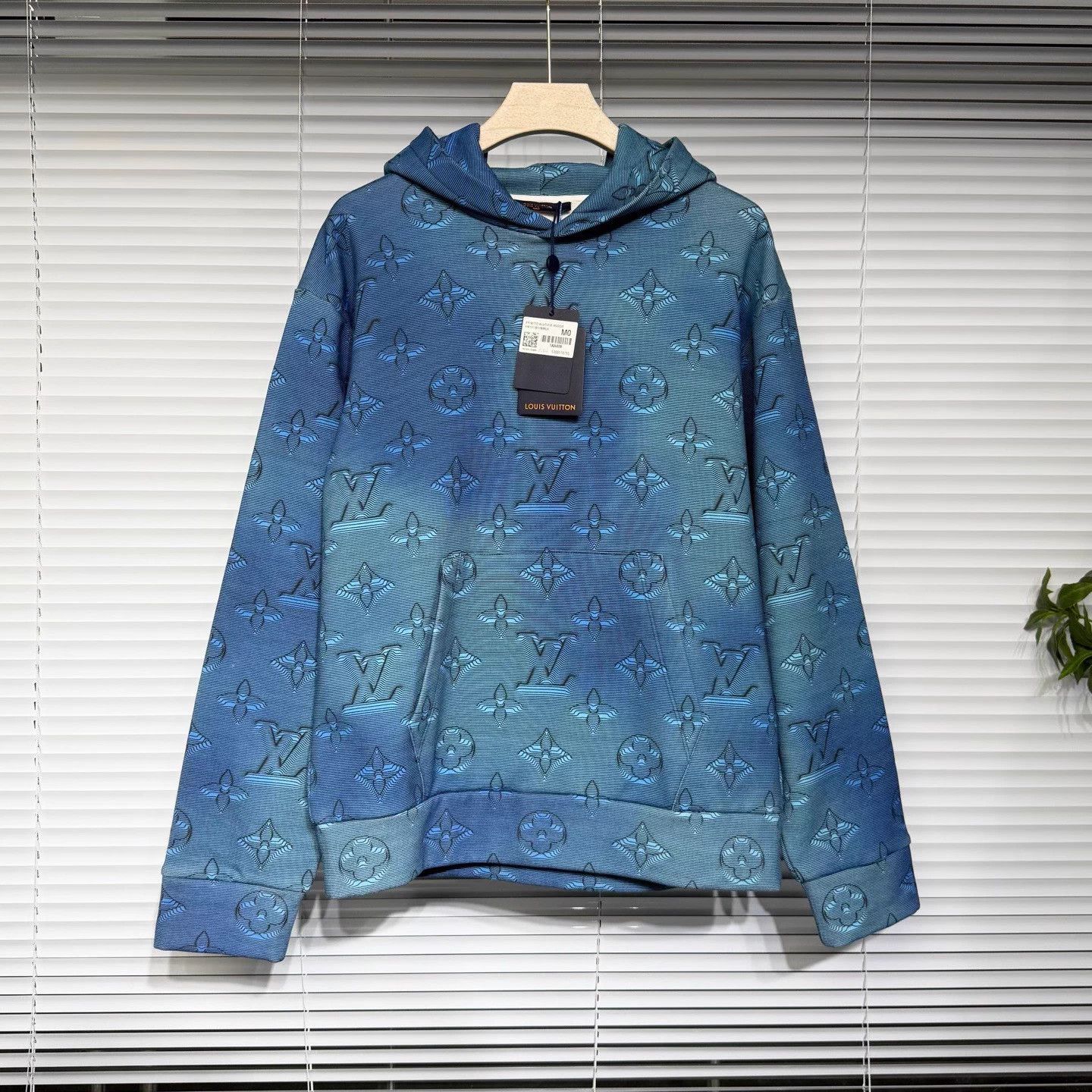 Louis Vuitton LV 2054 Gradient Monogram Hoodie M Size US M / EU 48-50 / 2 - 1 Thumbnail