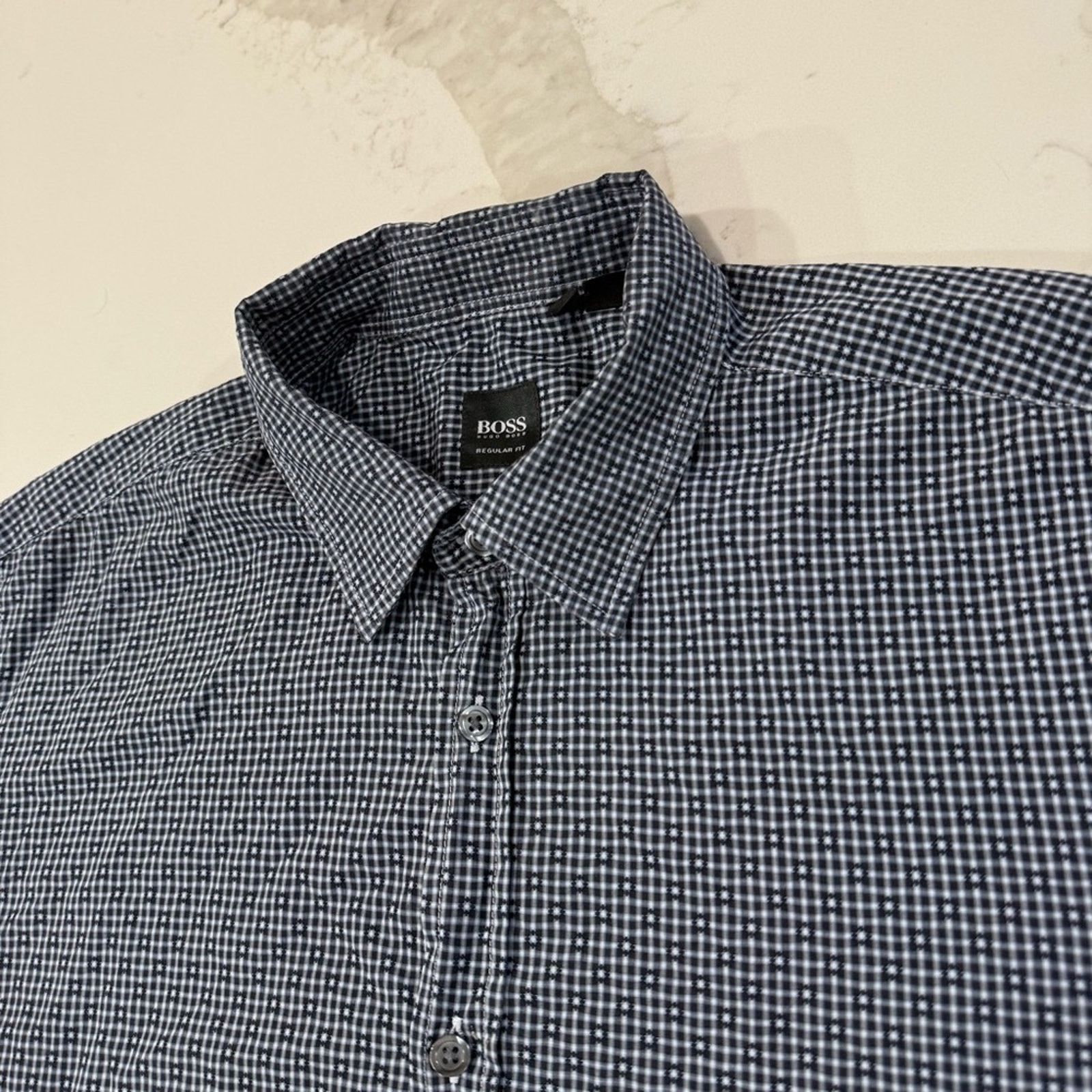 Hugo Boss Hugo Boss Button Down Dress Shirt Mens XL Regular Fit Navy Size US XL / EU 56 / 4 - 4 Thumbnail