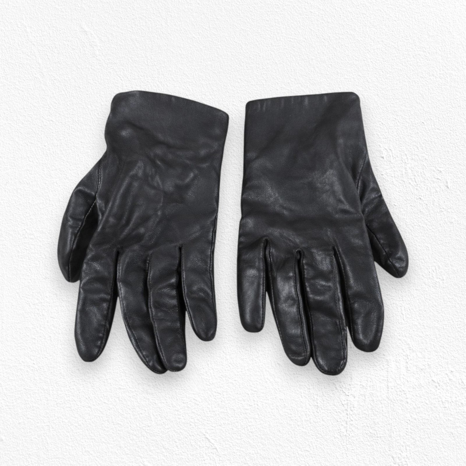 Vintage Vintage Black Leather Wool Lined Driving Gloves Size Small Size ONE SIZE - 1 Thumbnail