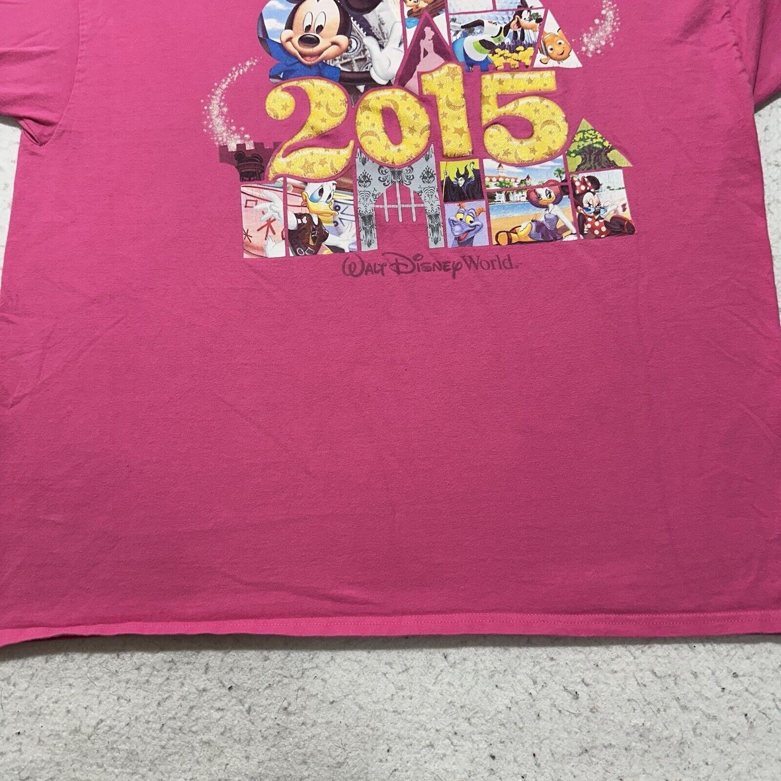 Disney Walt Disney World XL 2015 Mickey & Friends Graphic T Shirt Size US XL / EU 56 / 4 - 6 Thumbnail