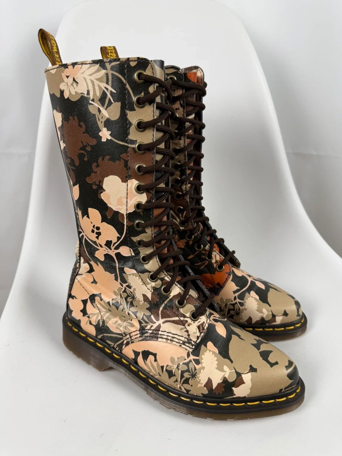 Dr. Martens Dr. Martens Cerys Boots Printed Genuine Leather size 37 Size US 8 / IT 38 - 1 Thumbnail